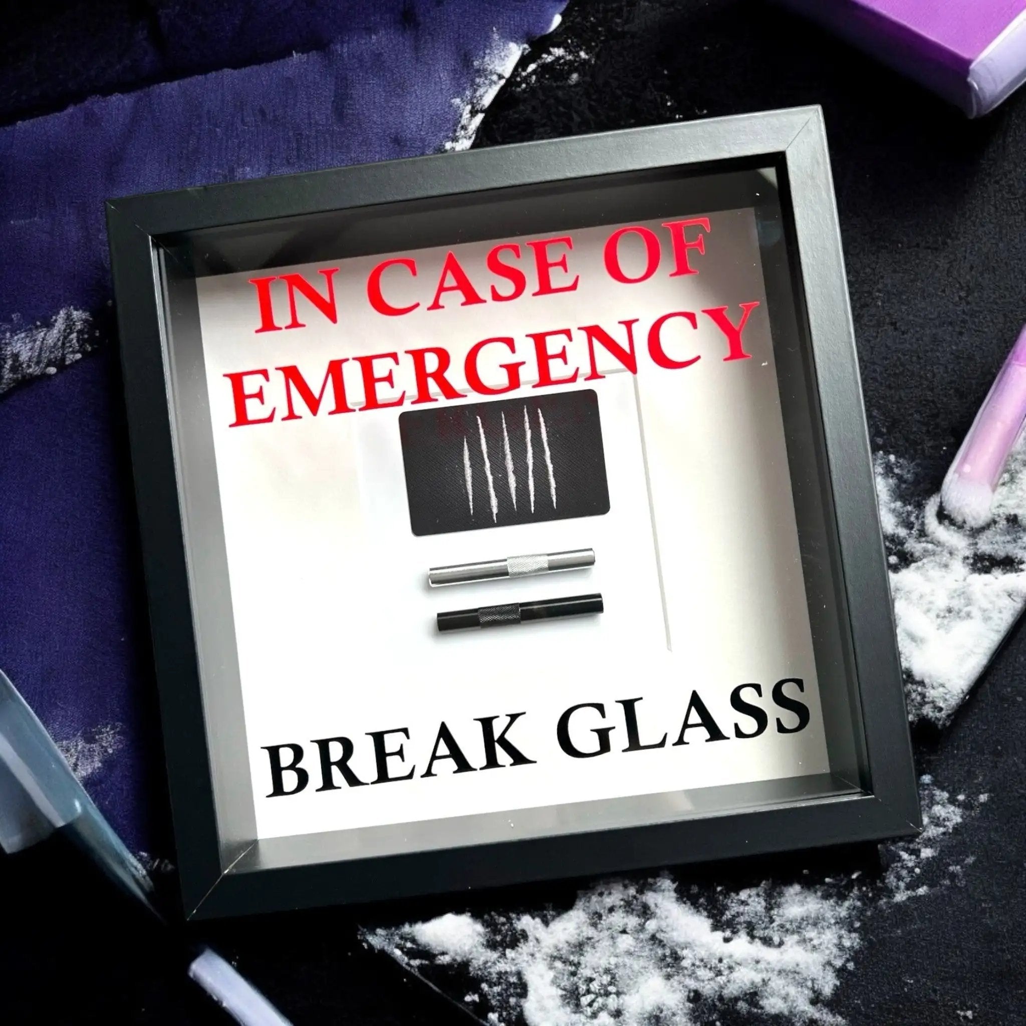Wandschmuck "In Emergency – Break Glass - Lines" Schwarzer Rahmen - from DieBallerei