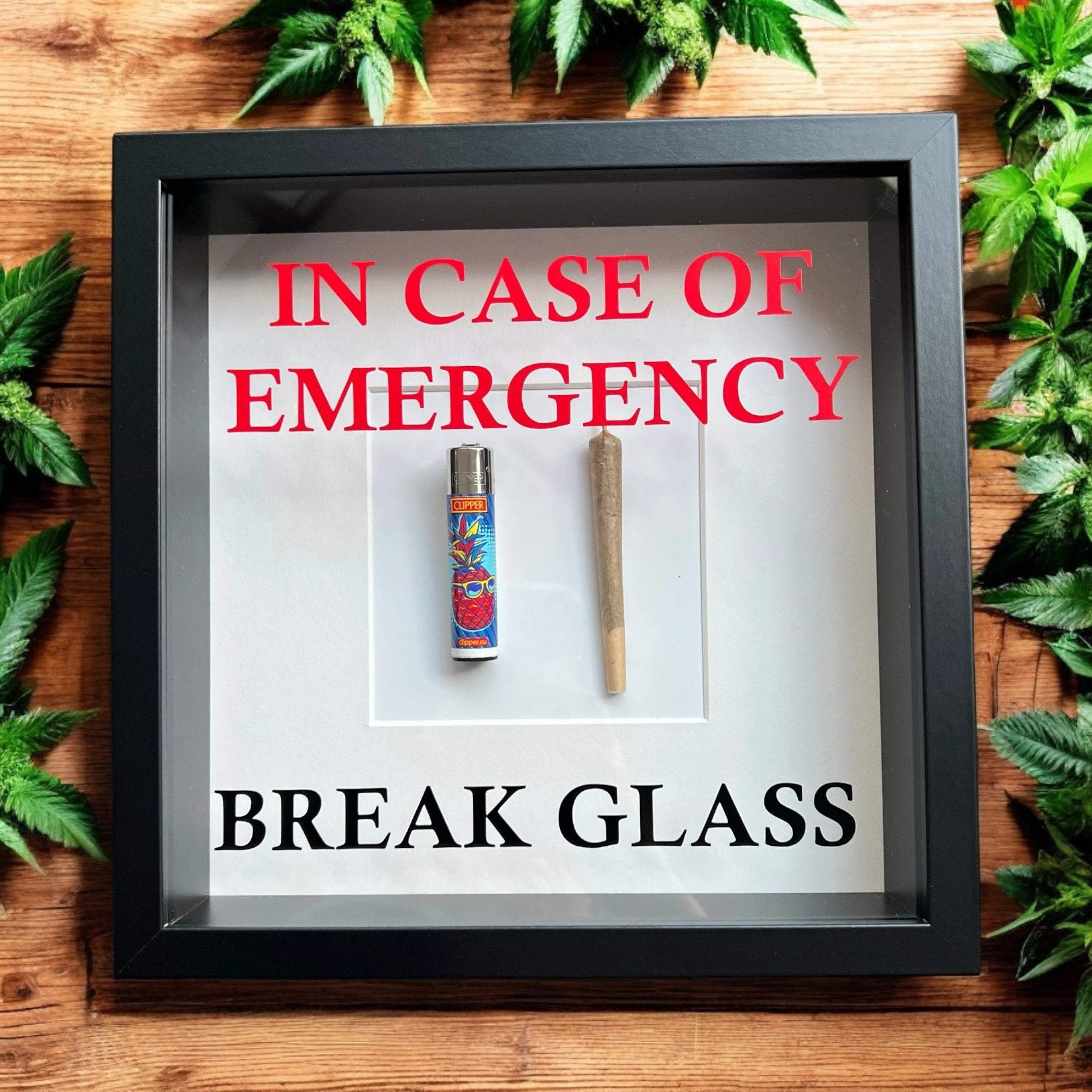 Wandschmuck "In Case of Emergency – Break Glass - Joint" Schwarzer Rahmen - from DieBallerei