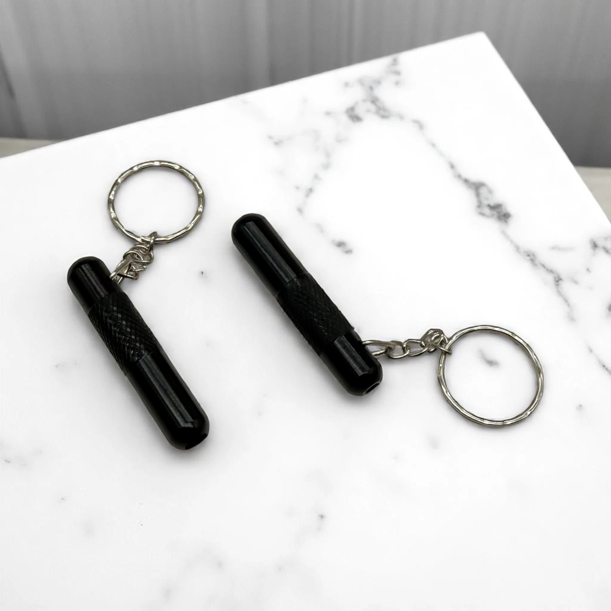 Aluminium-Ziehröhrchen mit Schlüsselanhänger (50mm, Schwarz) – Kompakt & Praktisch - from DieBallerei