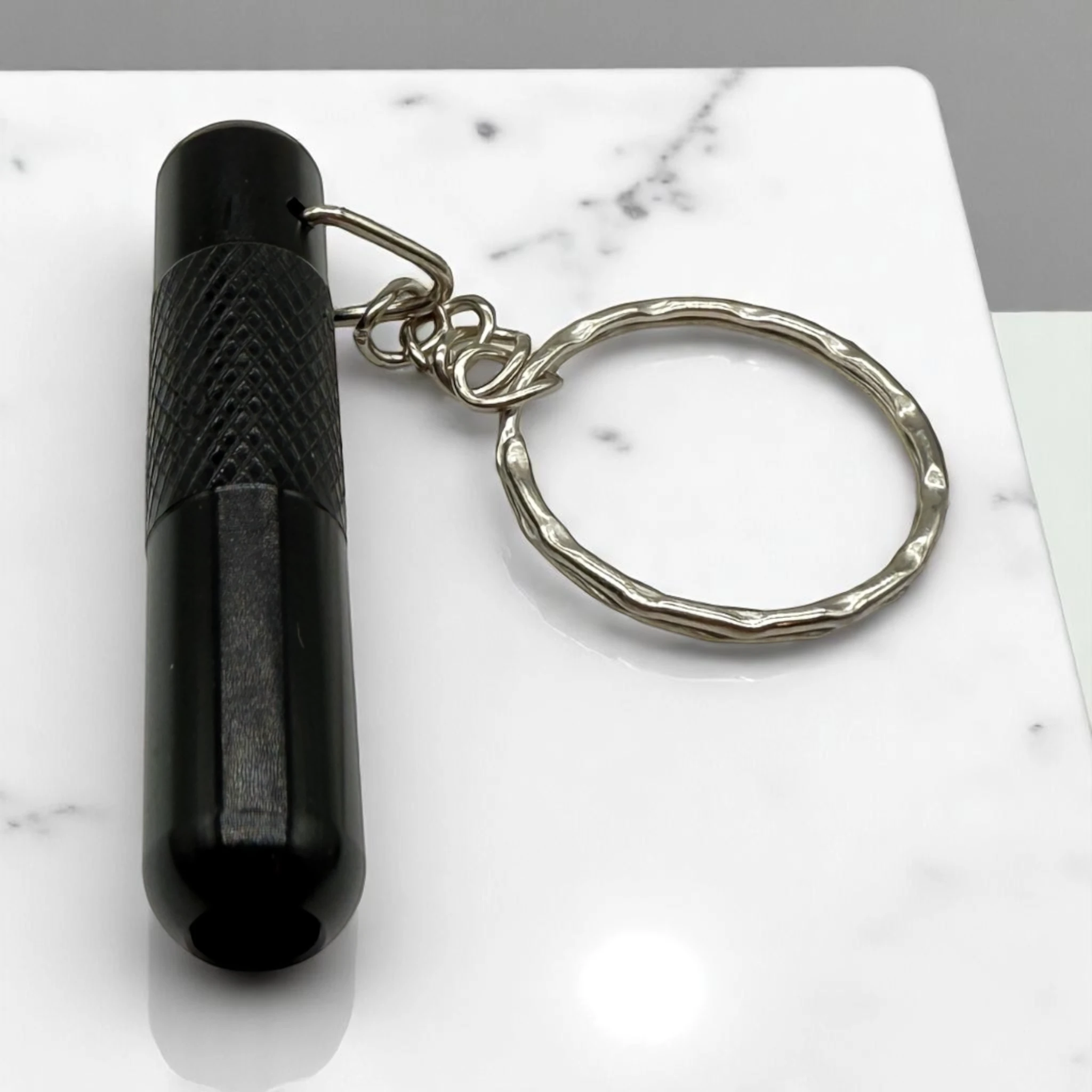 Aluminium-Ziehröhrchen mit Schlüsselanhänger (50mm, Schwarz) – Kompakt & Praktisch - from DieBallerei