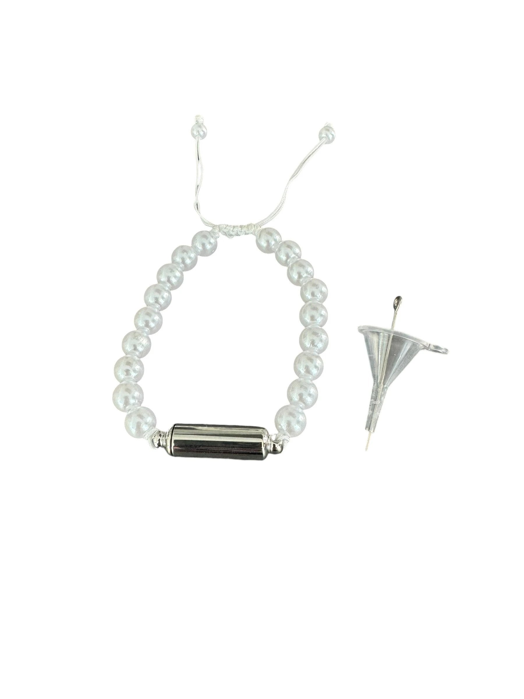 Armband weiß mit Versteck / füllbarer Kapsel in Perlen Optik - from DieBallerei