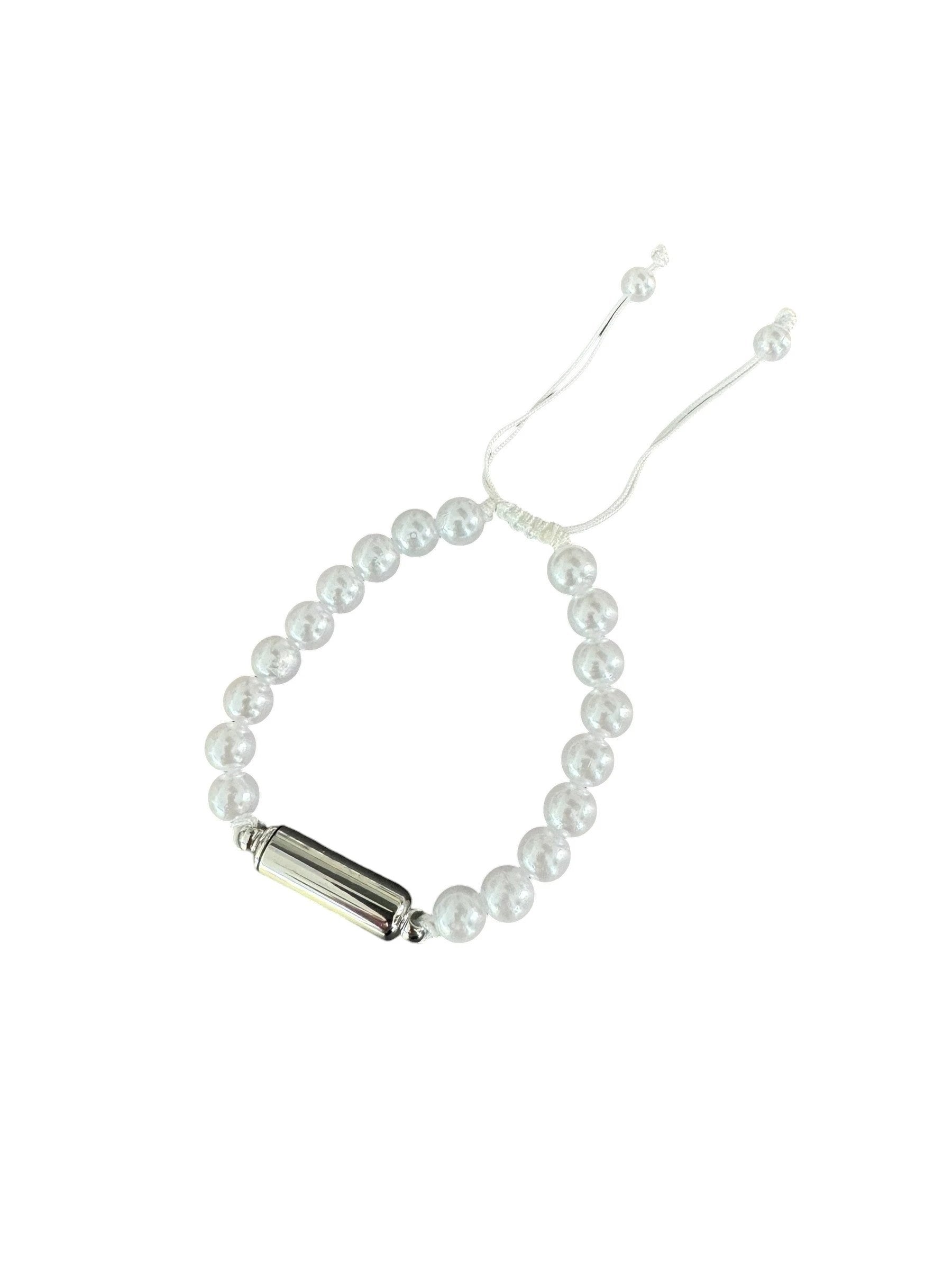 Armband weiß mit Versteck / füllbarer Kapsel in Perlen Optik - from DieBallerei