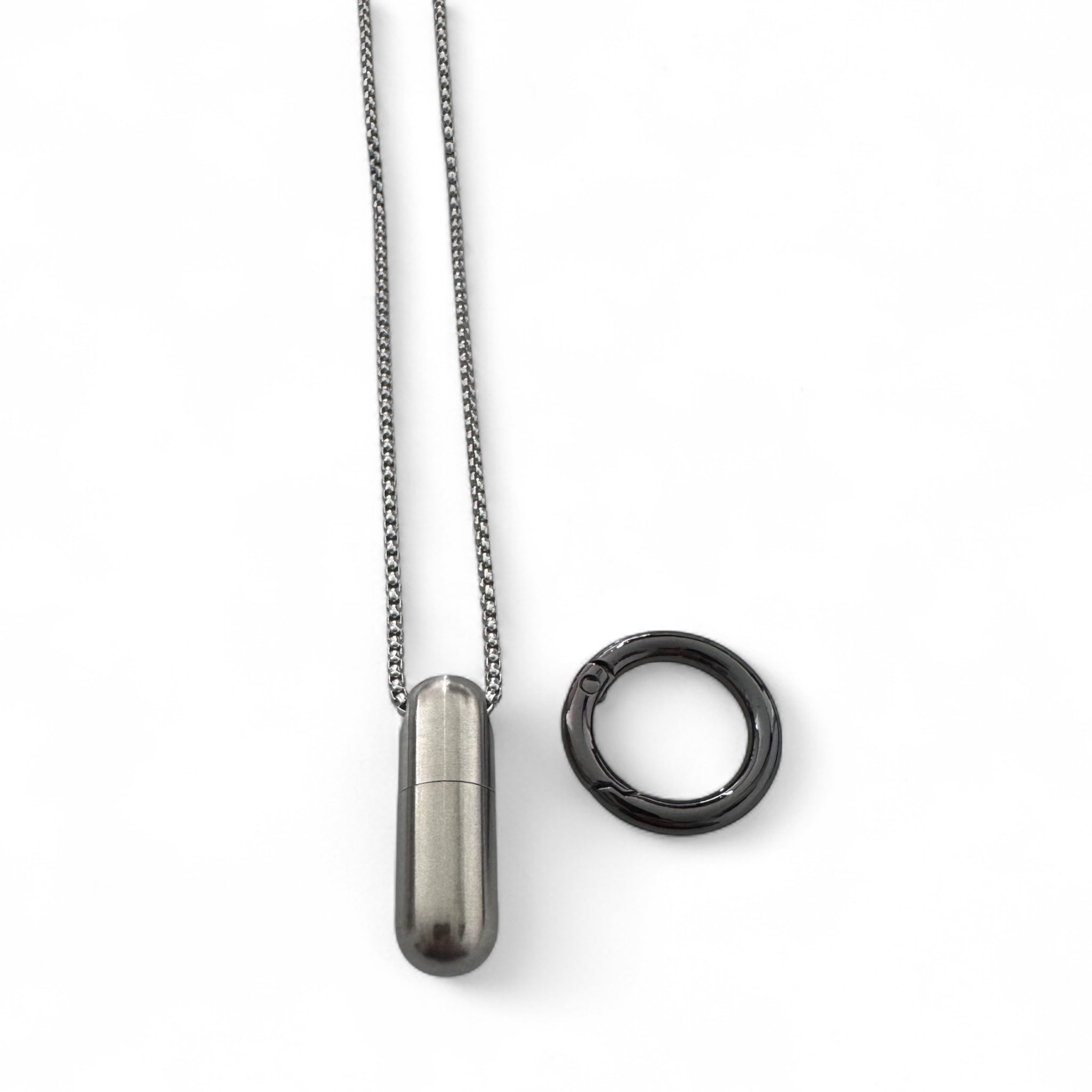 Capsule Anhänger – Stilvoll & immer dabei 2 in 1 Halskette und Schlüsselanhänger - Silber