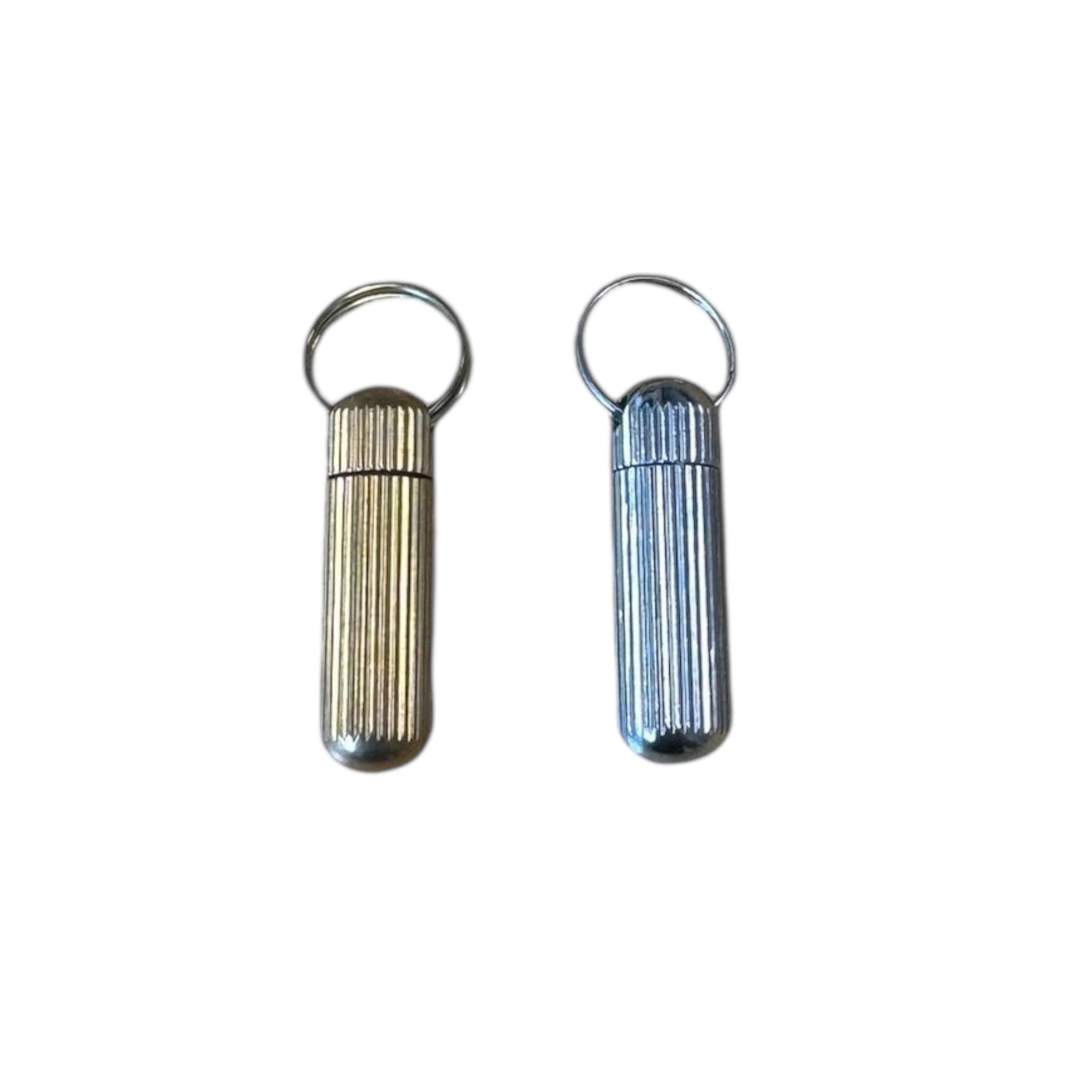 Aluminium Pillenteiler Schlüsselanhänger in Gold oder Silber - from DieBallerei