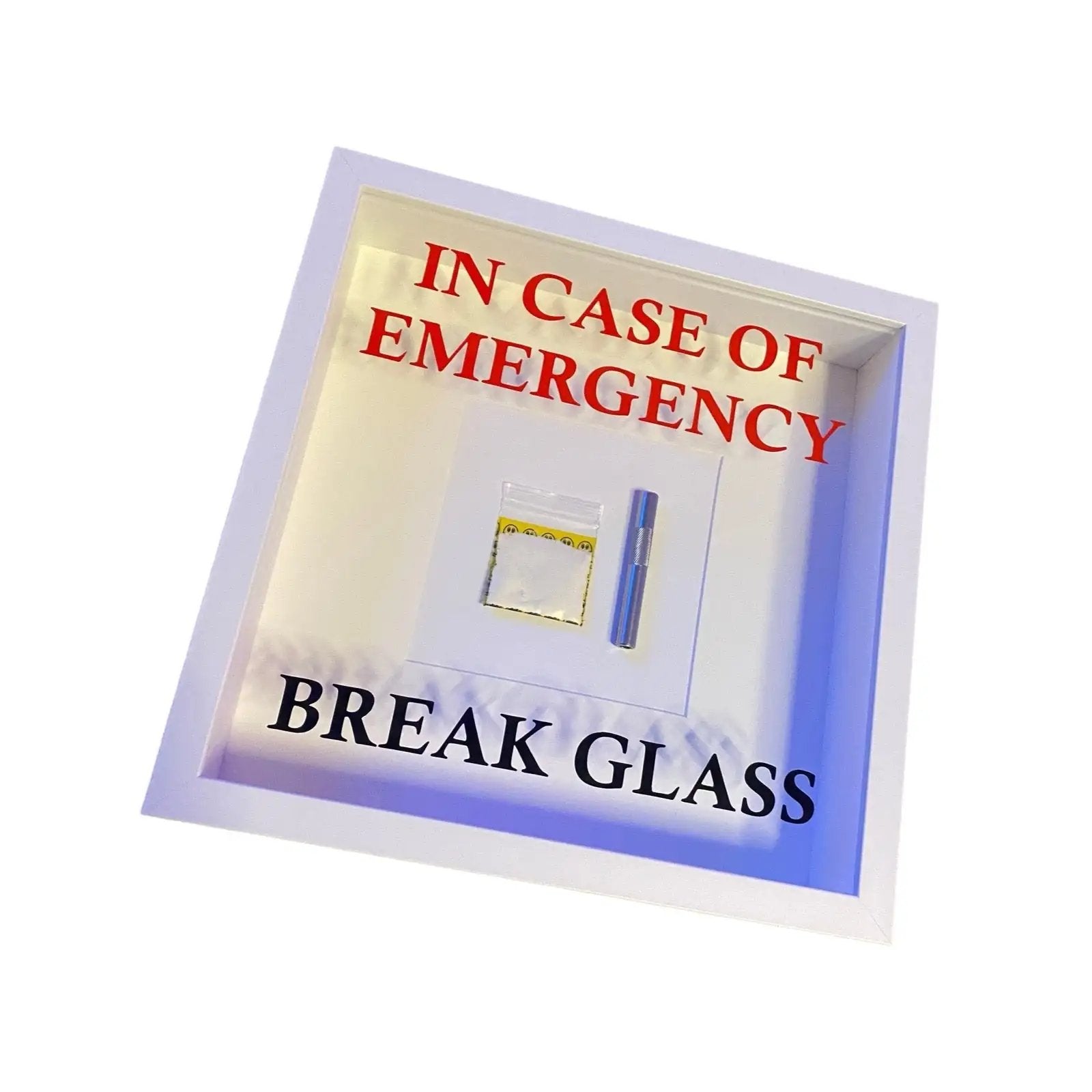 "In Case of Emergency Break Glass" – Wandbild mit Kokain Tütchen und Ziehröhrchen weißer Rahmen - from DieBallerei