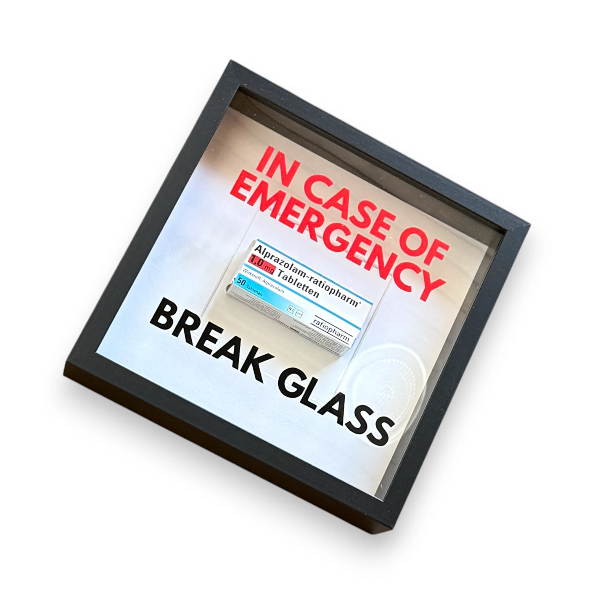 "In Case of Emergency Break Glass" – Wandbild mit leerer Umverpackung "Alprazolam" schwarz - from DieBallerei
