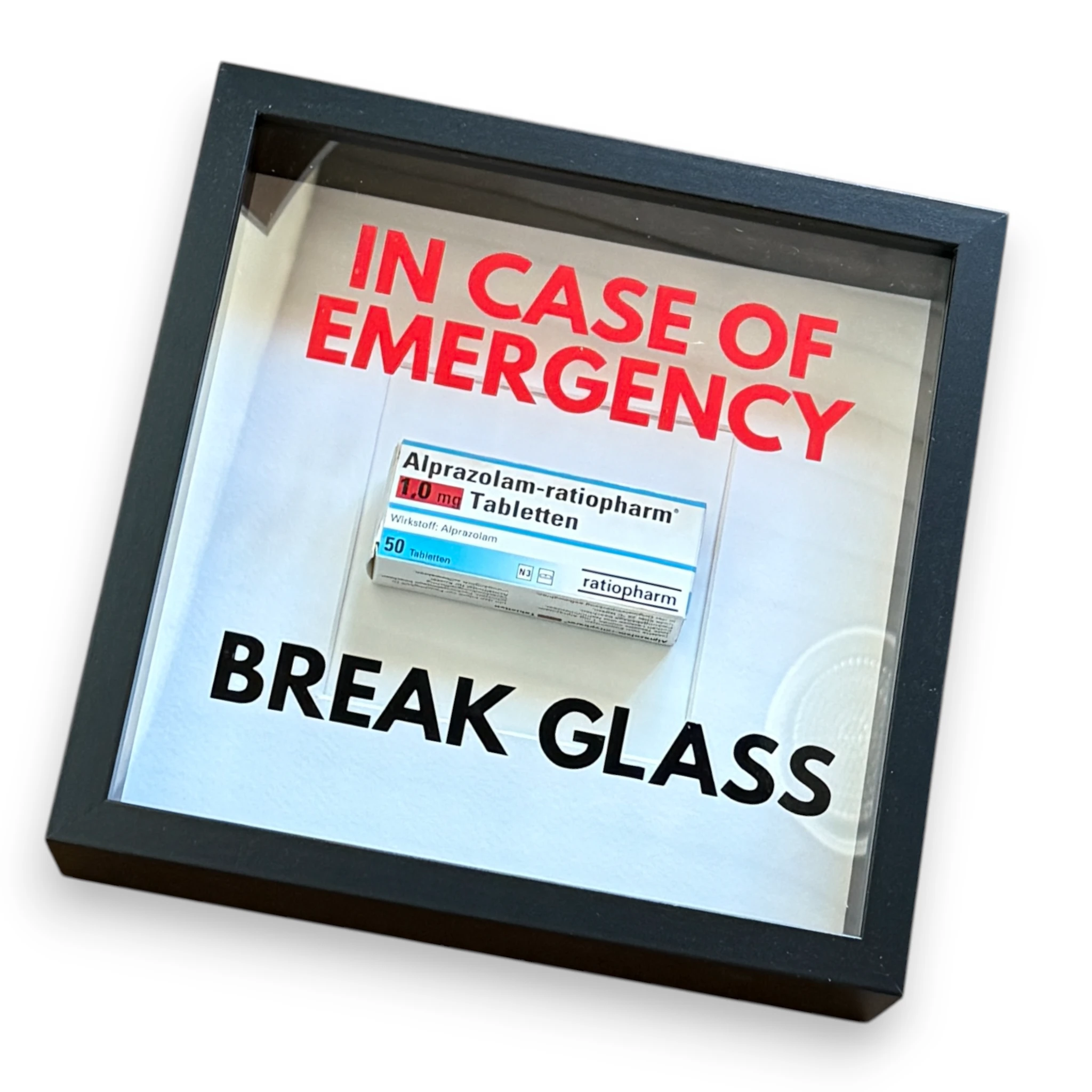 "In Case of Emergency Break Glass" – Wandbild mit leerer Umverpackung "Alprazolam" schwarz - from DieBallerei