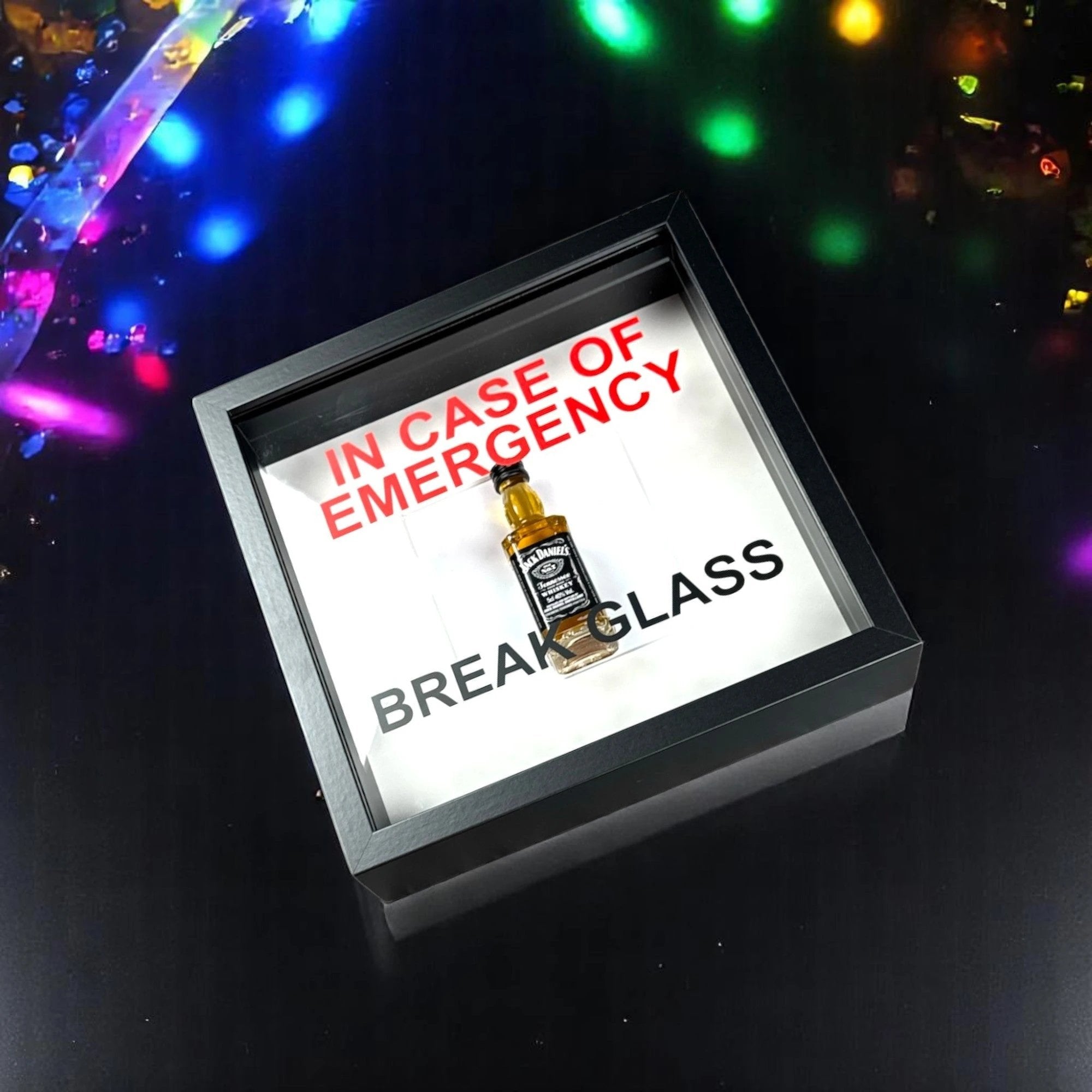 In Case of Emergency Break Glass – Wandbild mit Jack Daniels im weißen Rahmen - from DieBallerei