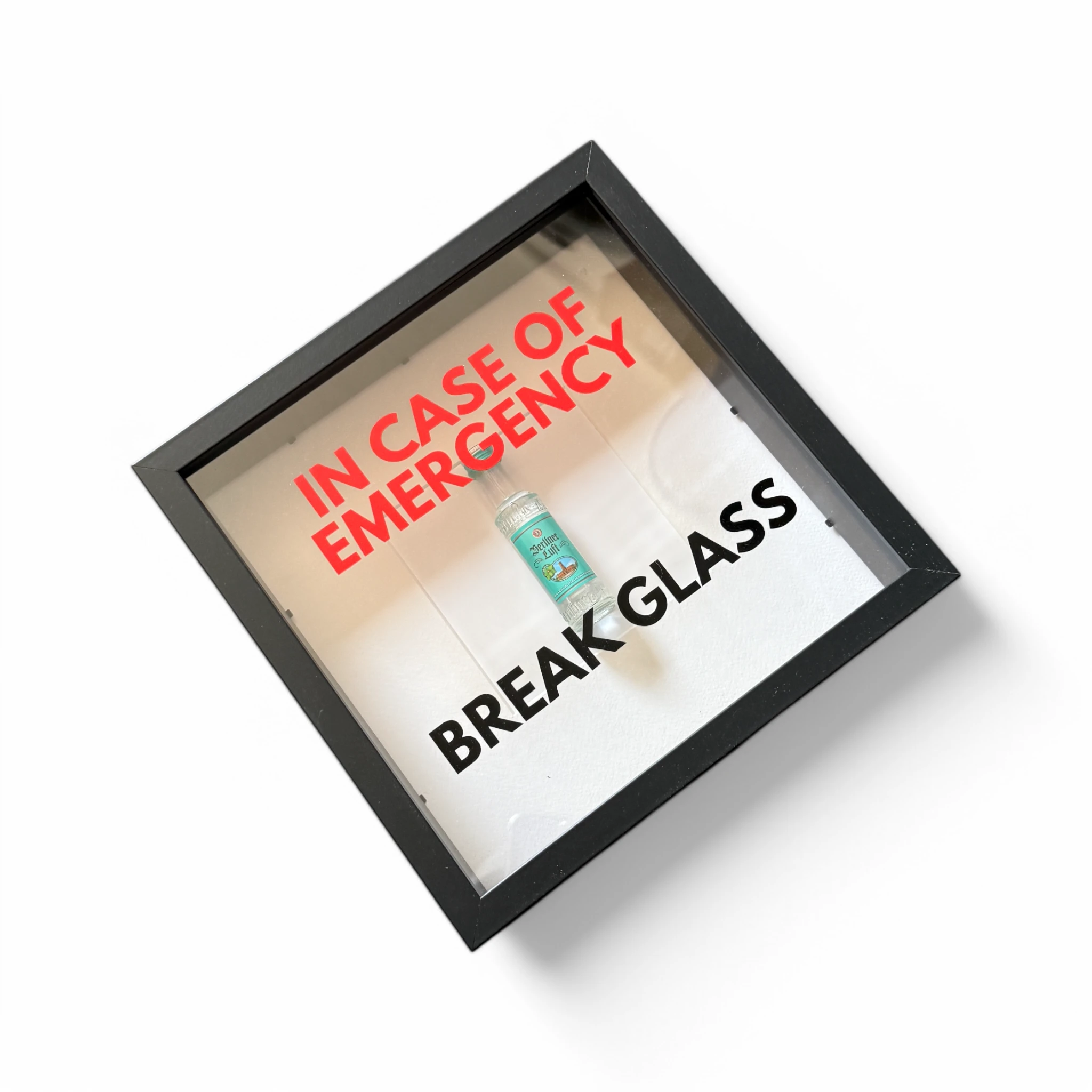 "In Case of Emergency Break Glass" – Wandbild mit Berliner Luft schwarzer/weißer Rahmen - from DieBallerei