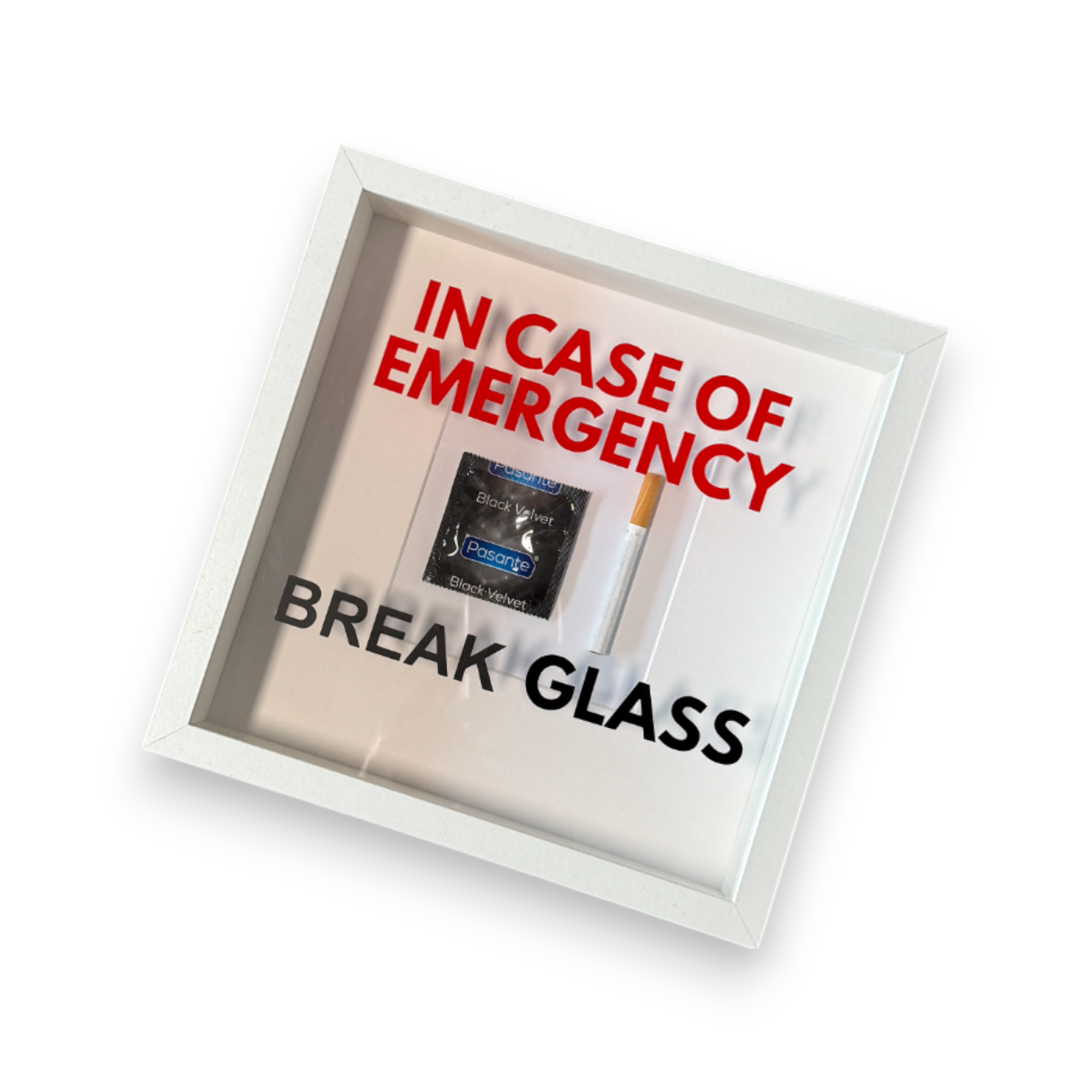 "In Case of Emergency Break Glass" – Wandbild mit Kondom/Zigarette weißer Rahmen