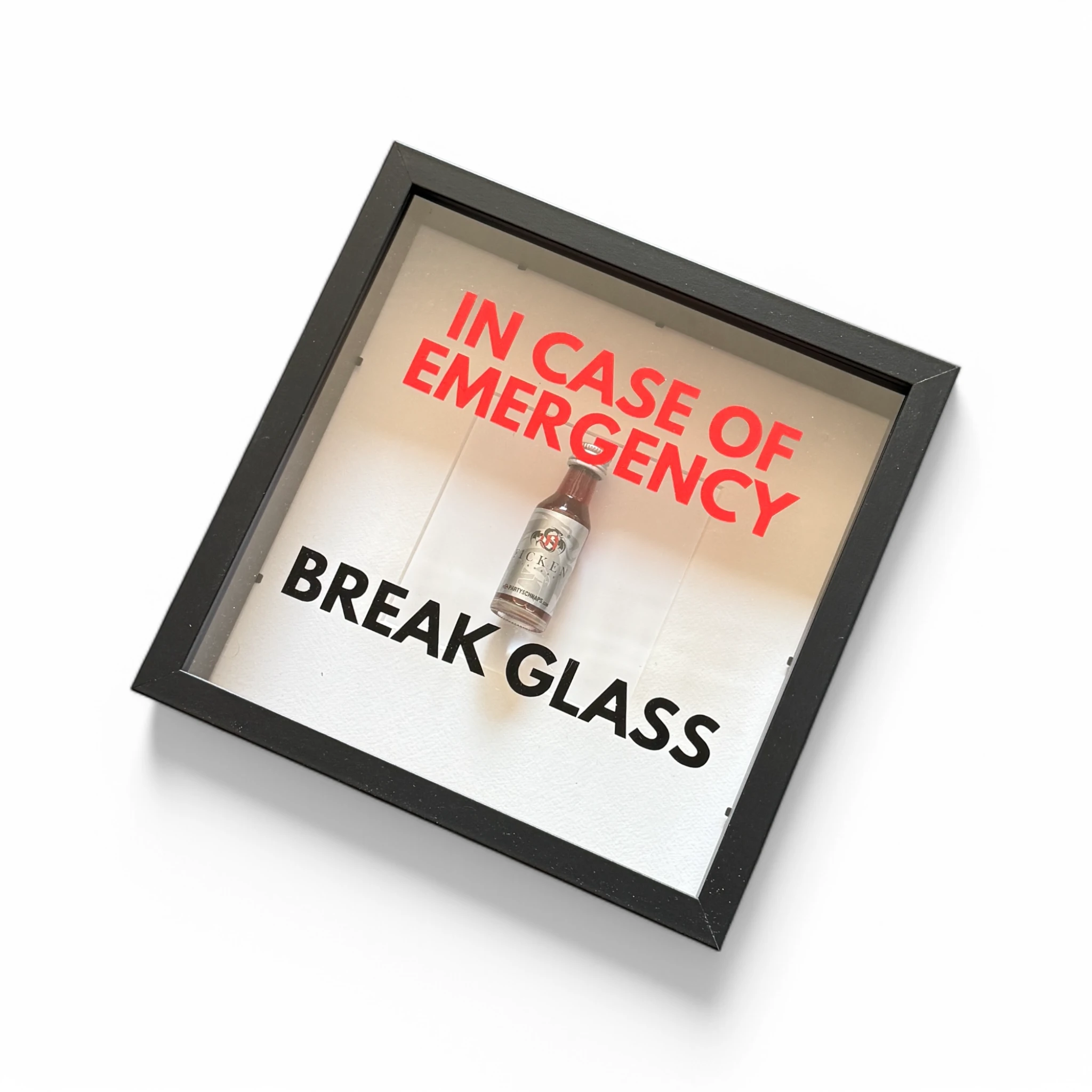 "In Case of Emergency Break Glass" – Wandbild mit Shot "FICKEN" in schwarz - from DieBallerei