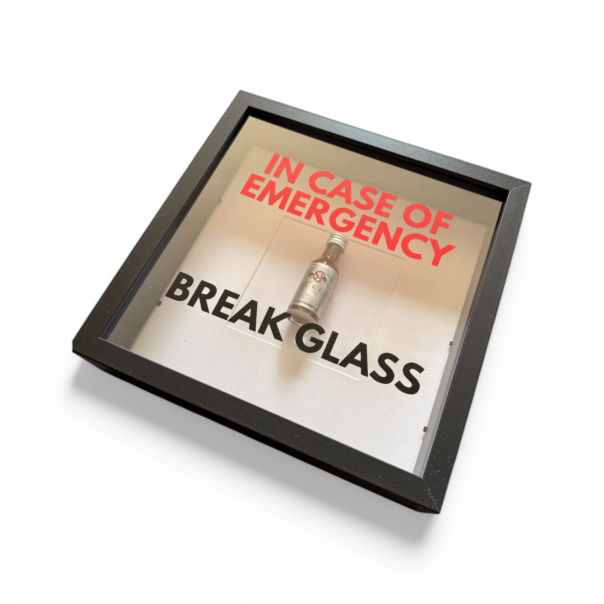 "In Case of Emergency Break Glass" – Wandbild mit Shot "FICKEN" in schwarz - from DieBallerei