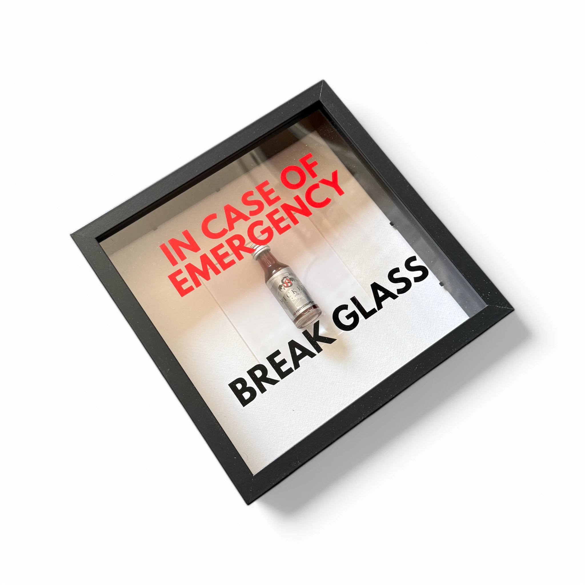 "In Case of Emergency Break Glass" – Wandbild mit Shot "FICKEN" in schwarz - from DieBallerei