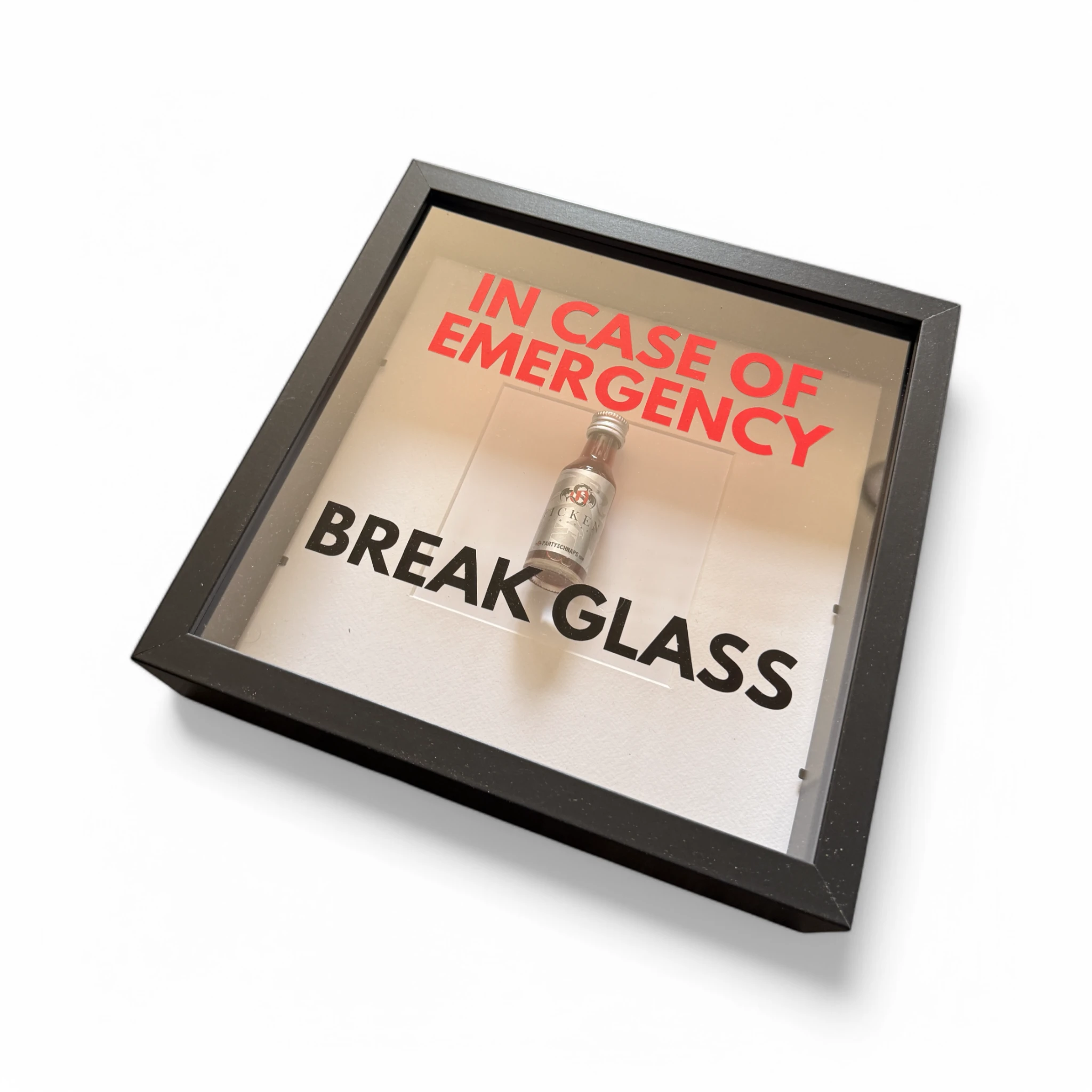 "In Case of Emergency Break Glass" – Wandbild mit Shot "FICKEN" in schwarz - from DieBallerei