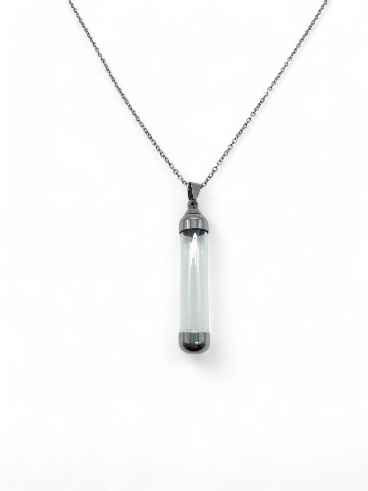Elegante Glas-Kette mit Edelstahl-Anhänger
