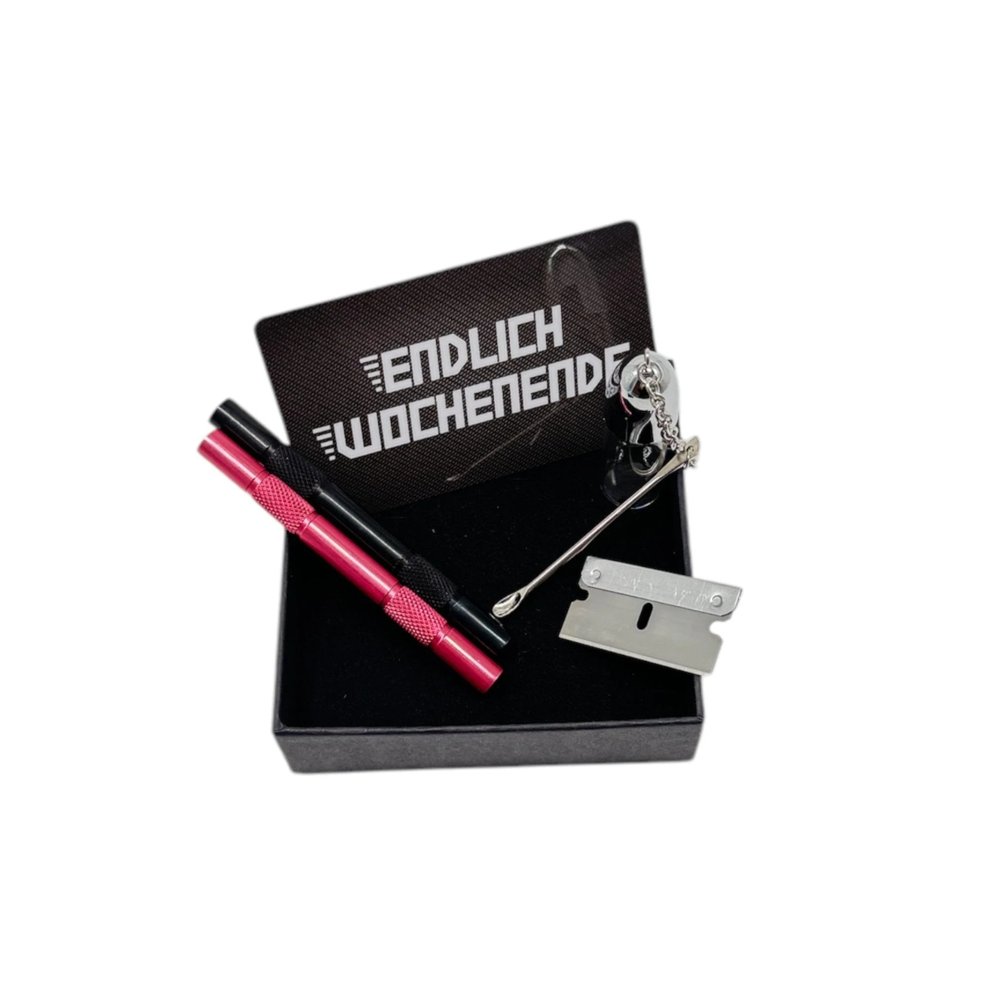 Schwarze Geschenkbox mit Ziehröhrchen, Hack-Karte im Carbon-Look, Glas-Spender und Klinge - from DieBallerei