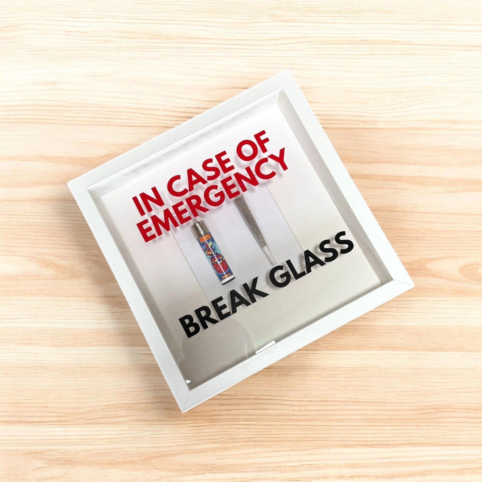 Wandschmuck "In Case of Emergency – Break Glass - Joint" Weißer Rahmen - from DieBallerei