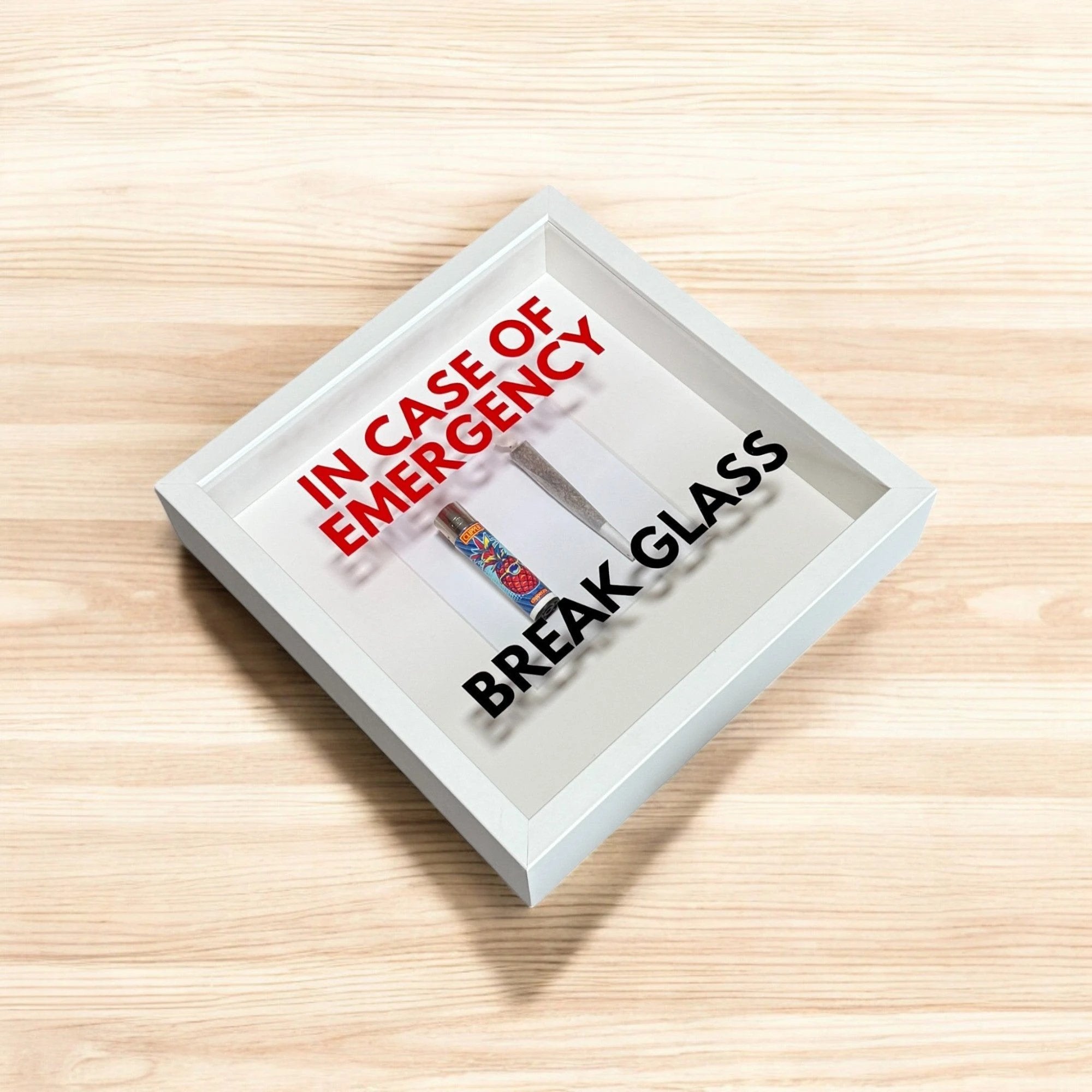 Wandschmuck "In Case of Emergency – Break Glass - Joint" Weißer Rahmen - from DieBallerei