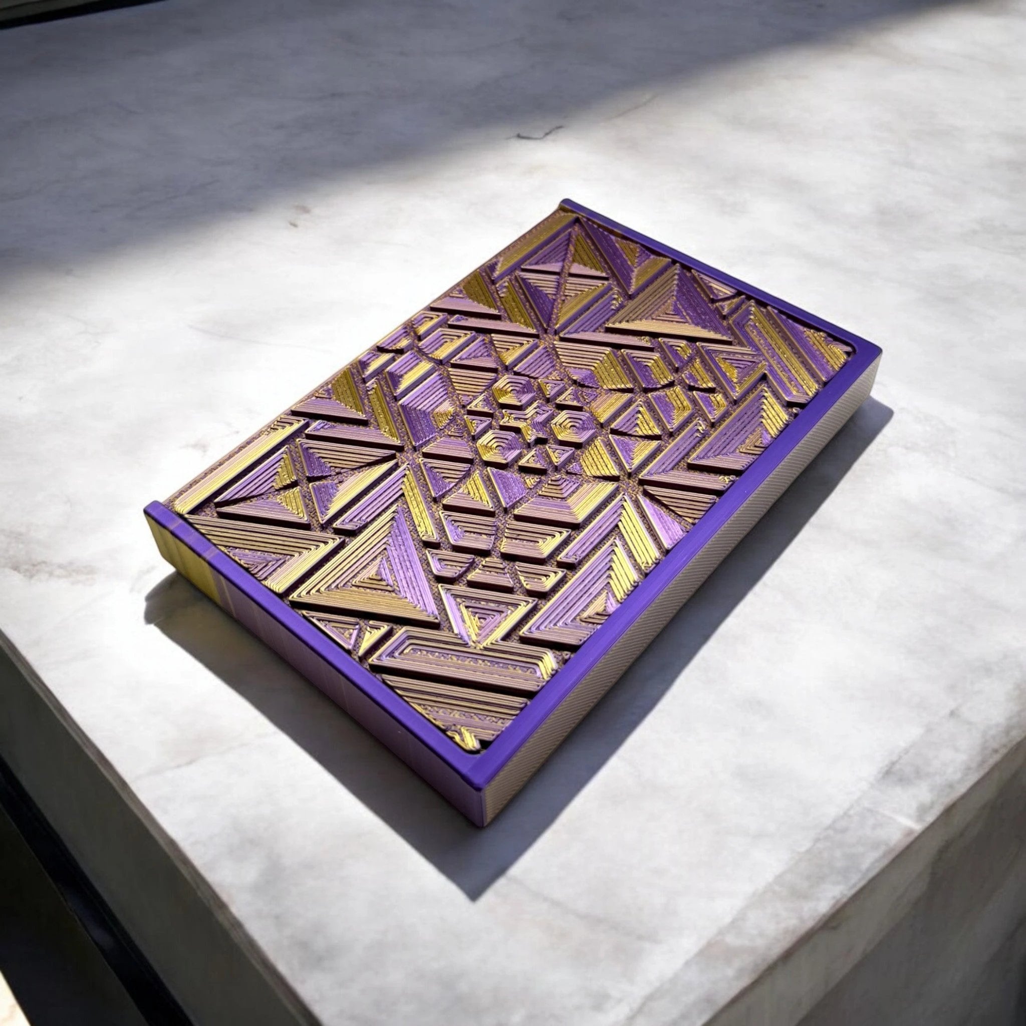 Baller-Box XL Brainbug inkl. integriertem Spiegel, 2x Röhrchen und Hack-Karten Lila / Gold - from DieBallerei