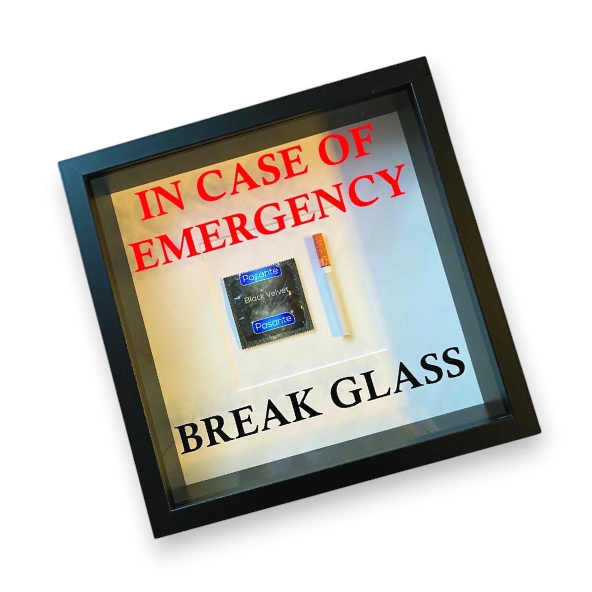 "In Case of Emergency Break Glass" – Wandbild mit Kondom/Zigarette schwarzer Rahmen - from DieBallerei