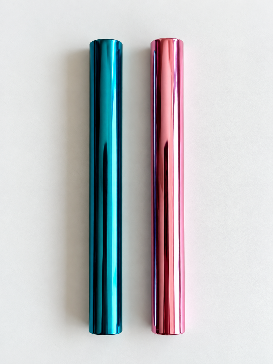 Zwei glänzende Aluminium Zieh-Röhrchen in Pink und Hellblau
