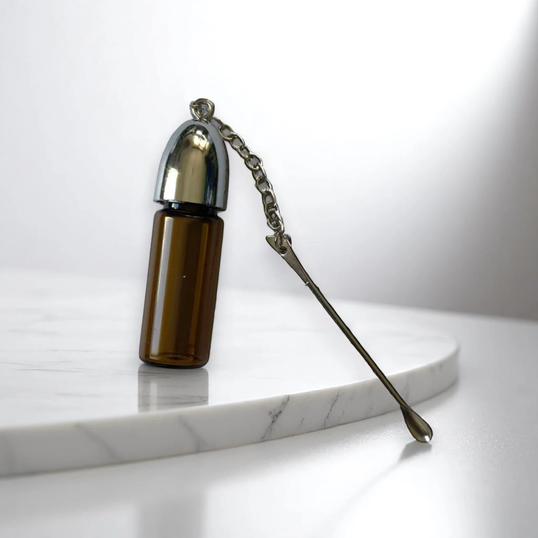 Spender/ Portionierer aus Glas mit Löffel inkl. Trichter (53mm / braun) - from DieBallerei