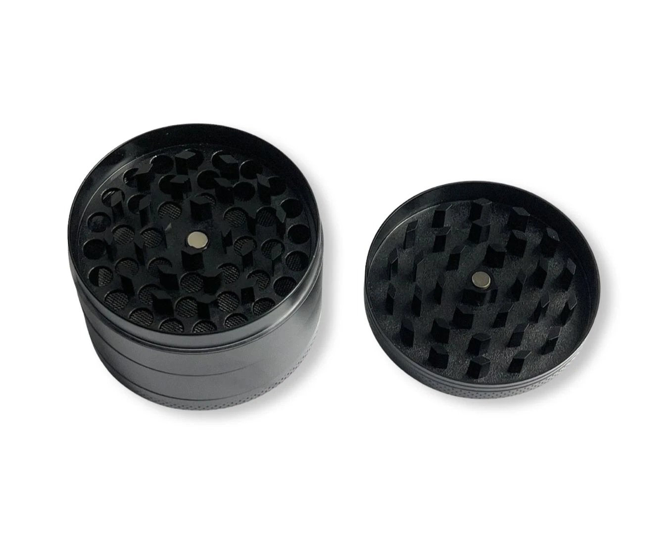 XXL Grinder Schwarz (63mm) – 4-teilige Aluminium Mühle mit Magnetdeckel - from DieBallerei