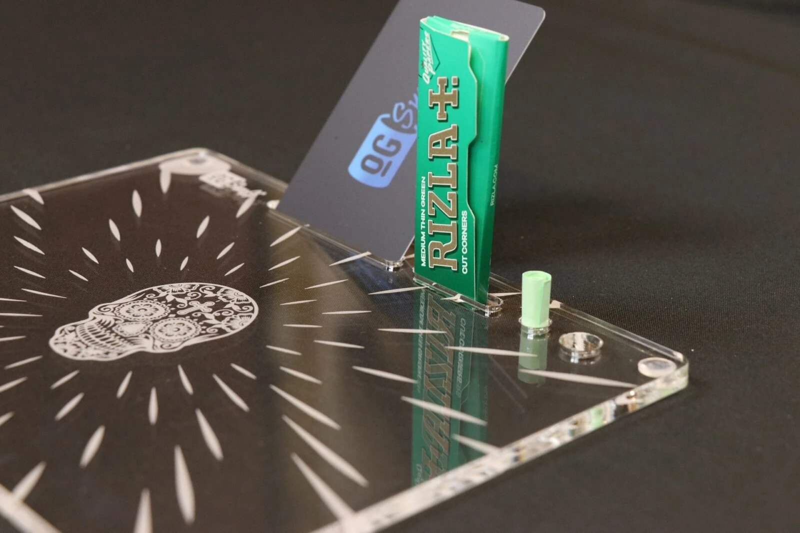 OG SNUFF Snuff Board „Skull Head“ – Präzision trifft Style – Leuchtendes Skull-Design - from DieBallerei