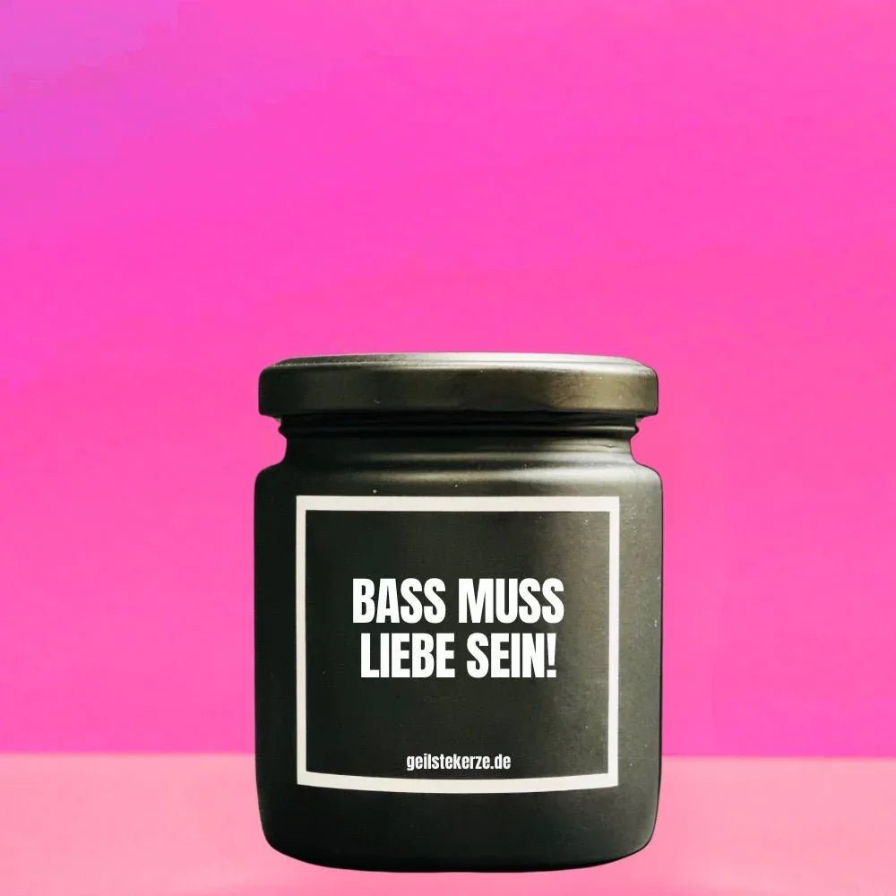 Duftkerze „BASS MUSS LIEBE SEIN“ von geilstekerze – Ansicht 1