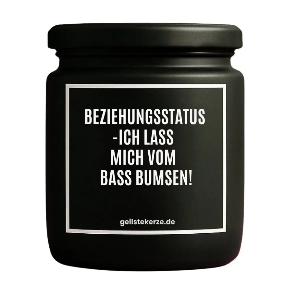 Duftkerze „BEZIEHUNGSSTATUS -ICH LASS MICH VOM BASS BUMSEN!“ von geilstekerze – Ansicht 3