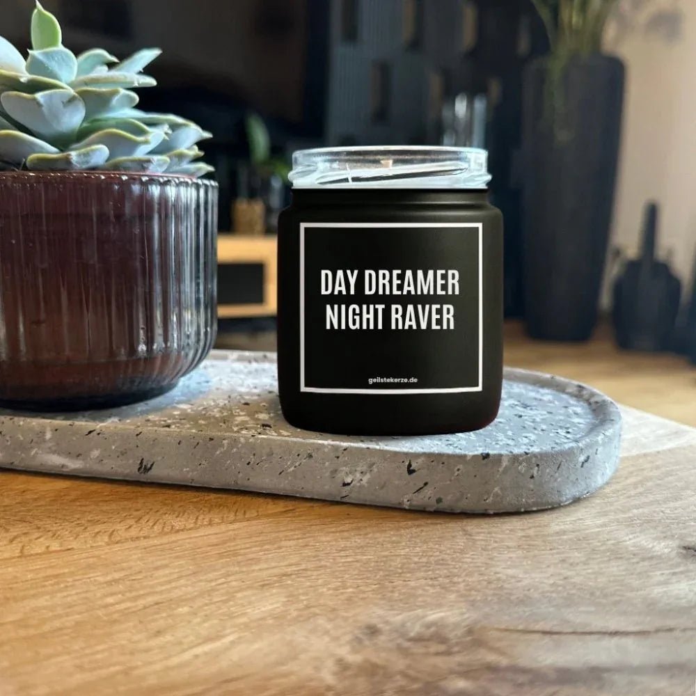 Duftkerze „DAY DREAMER NIGHT RAVER“ von geilstekerze – Ansicht 2
