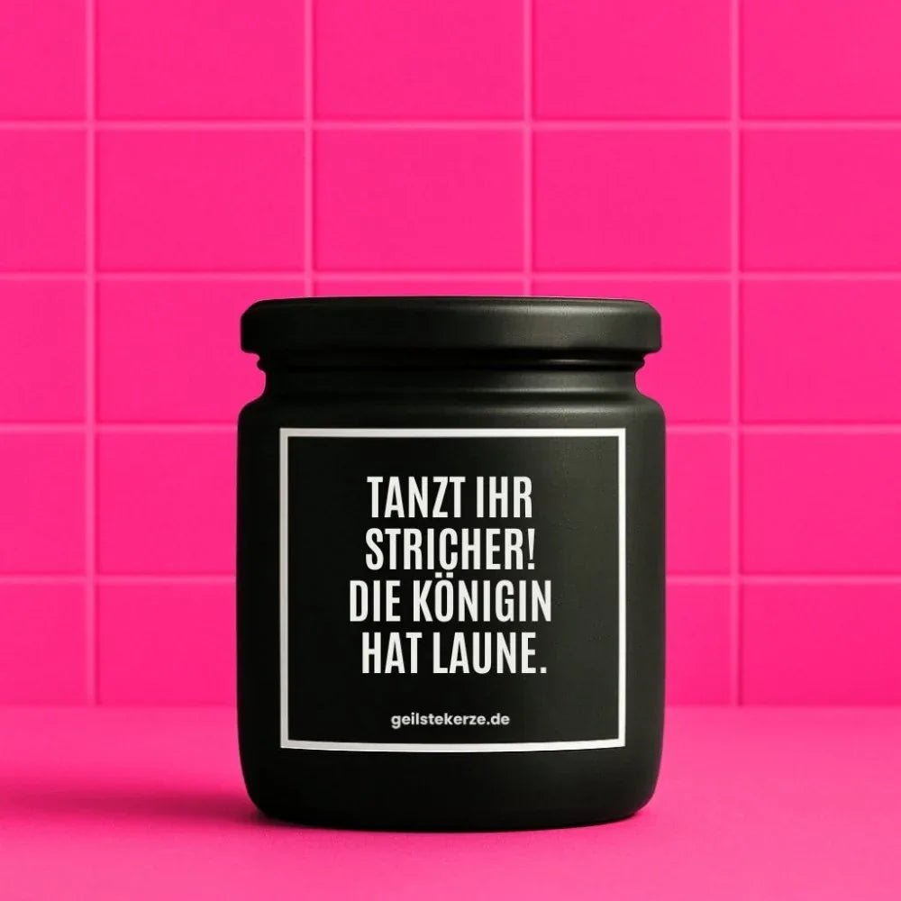 Duftkerze „TANZT IHR STRICHER! DIE KÖNIGIN HAT LAUNE.“ von geilstekerze – Ansicht 1