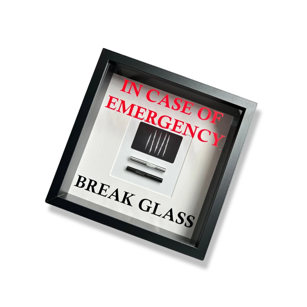 Wandschmuck "In Emergency – Break Glass - Lines" Schwarzer Rahmen - from DieBallerei