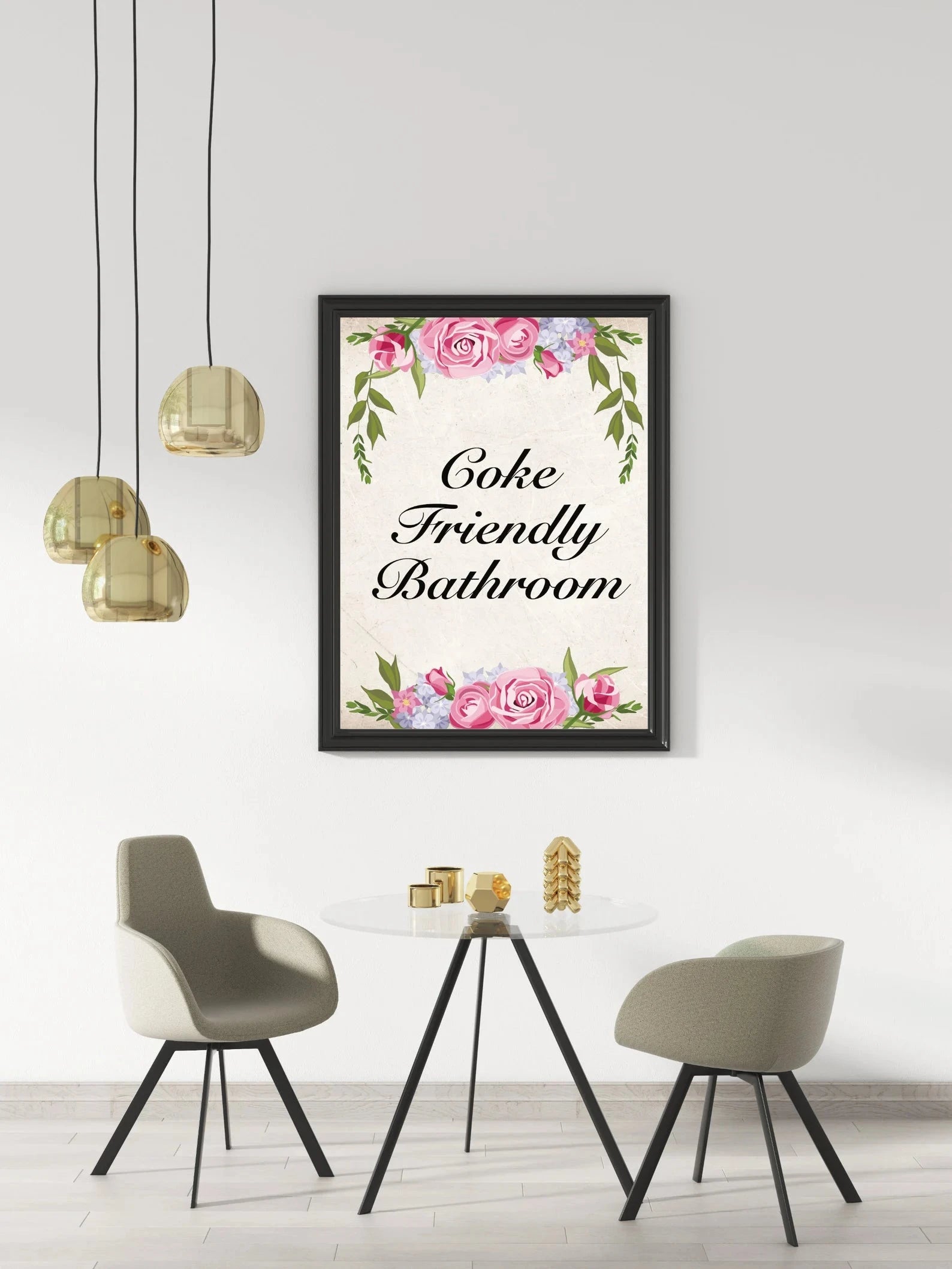Poster „Coke Friendly Bathroom“ – Roses Edition (DIN A3 mit Rahmen) - from DieBallerei