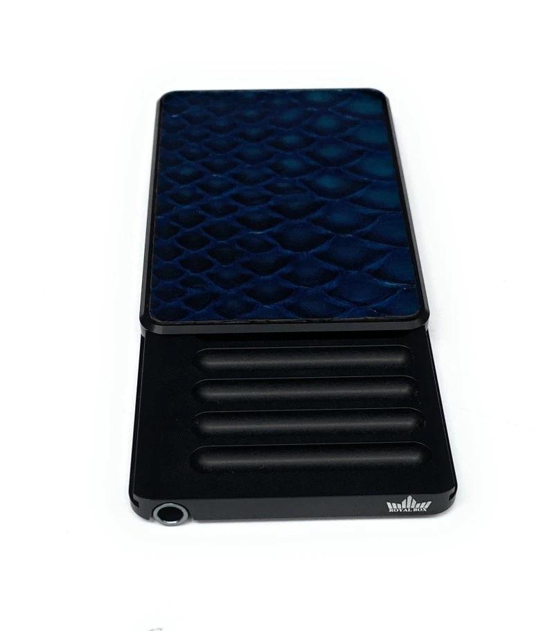 Royal Box – Exklusive Eleganz in Dunkelblau mit Echsenleder & Aluminium - from DieBallerei