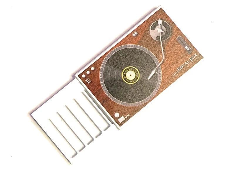 Royal Box "Plattenspieler Weiß" – Stilvolles Retro-Design & Funktionalität - from DieBallerei