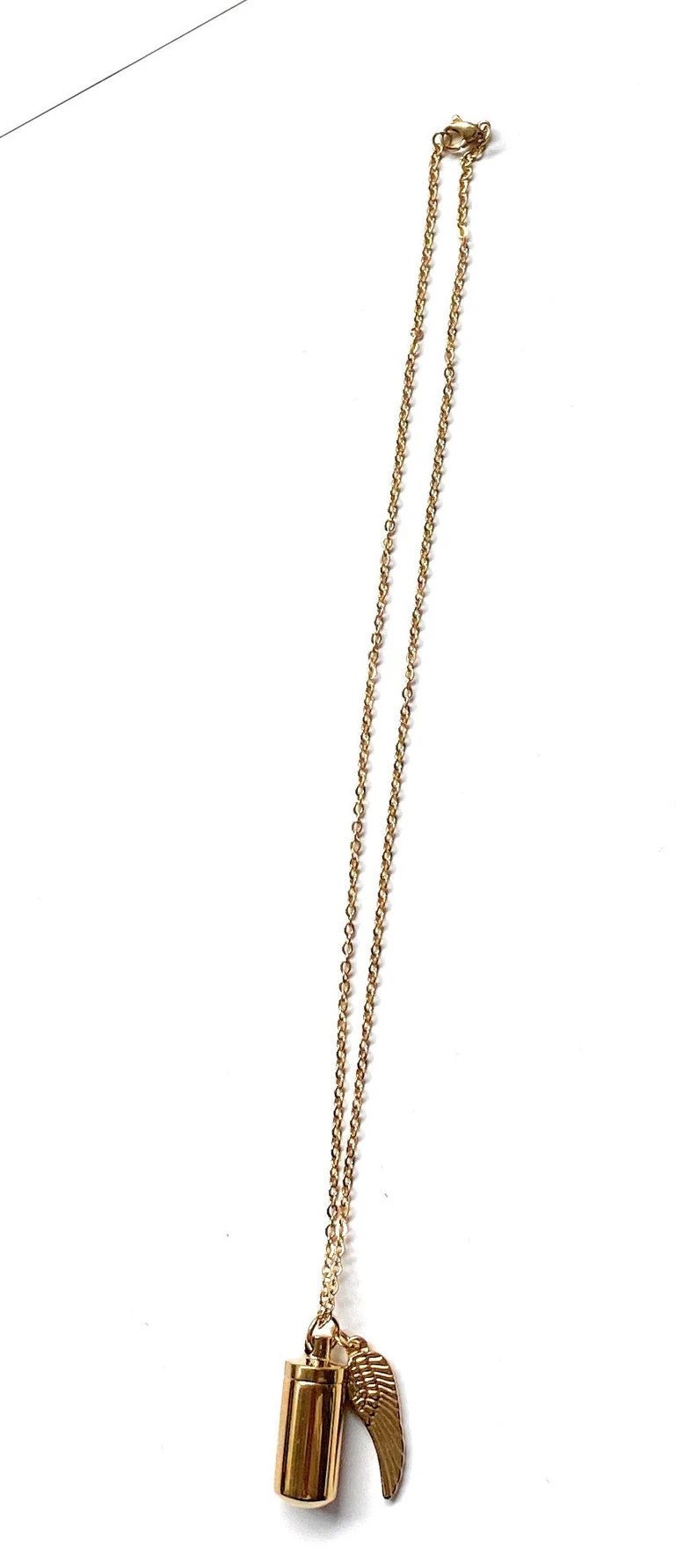 Halskette mit befüllbarer Kapsel & Flügel-Anhänger – Gold - from DieBallerei