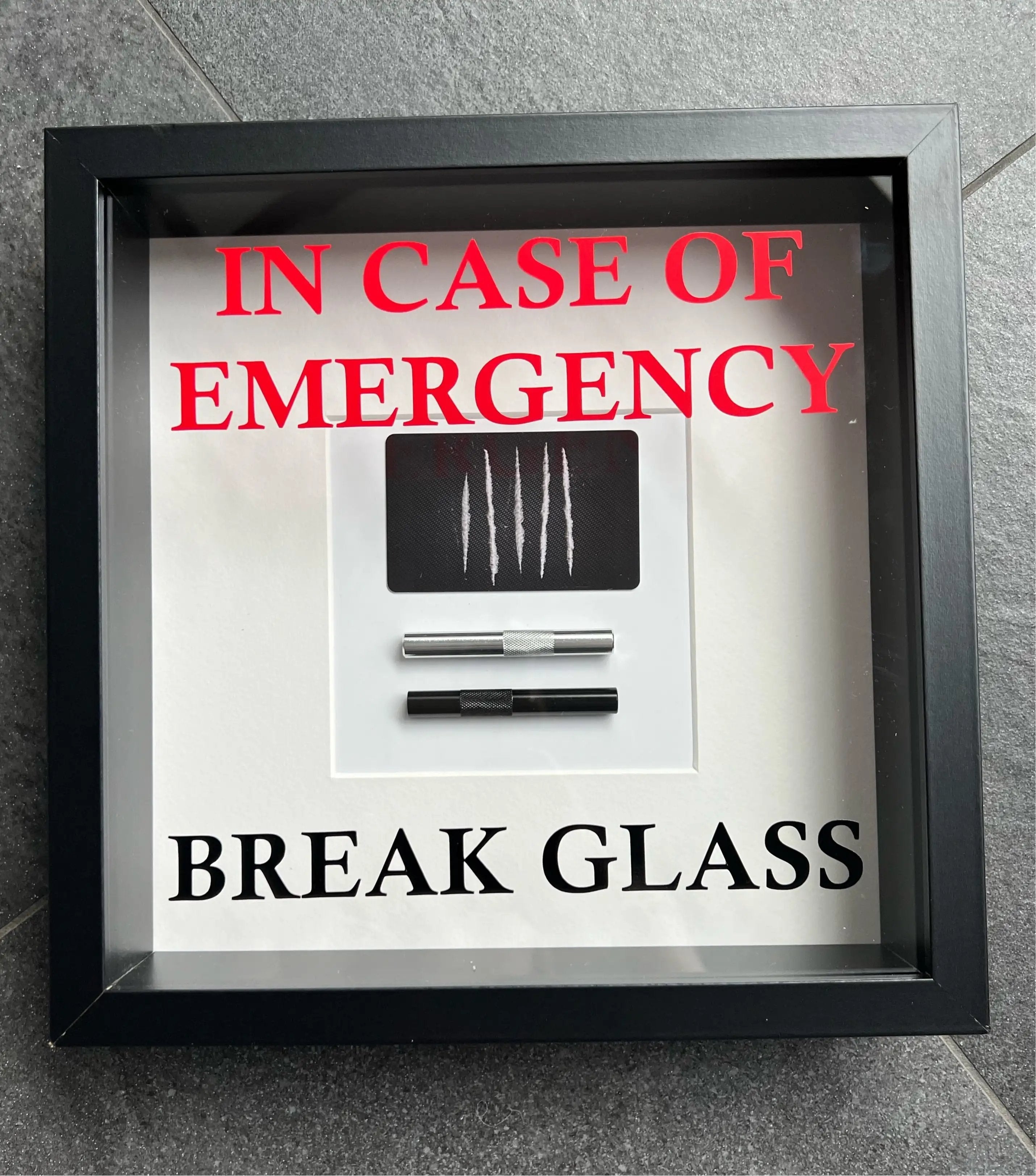 Wandschmuck "In Case of Emergency – Break Glass - Lines" Weißer Rahmen - from DieBallerei