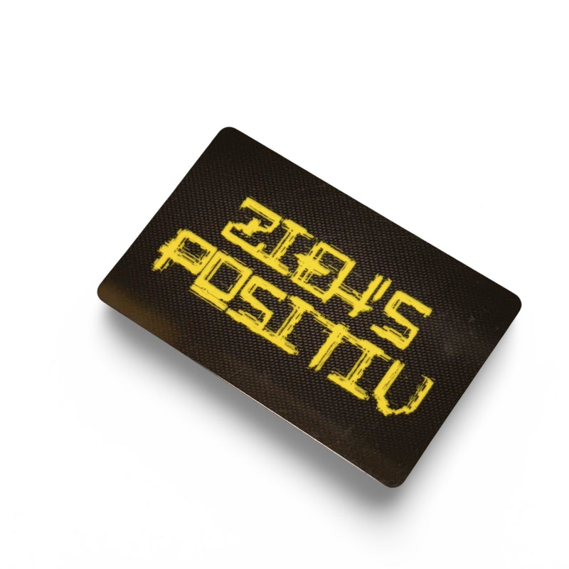 Karte "ZIEH'S POSITIV" im Carbon Look im EC-Karten/Personalausweis Format für Schnupftabak - Hack Karte - gelb