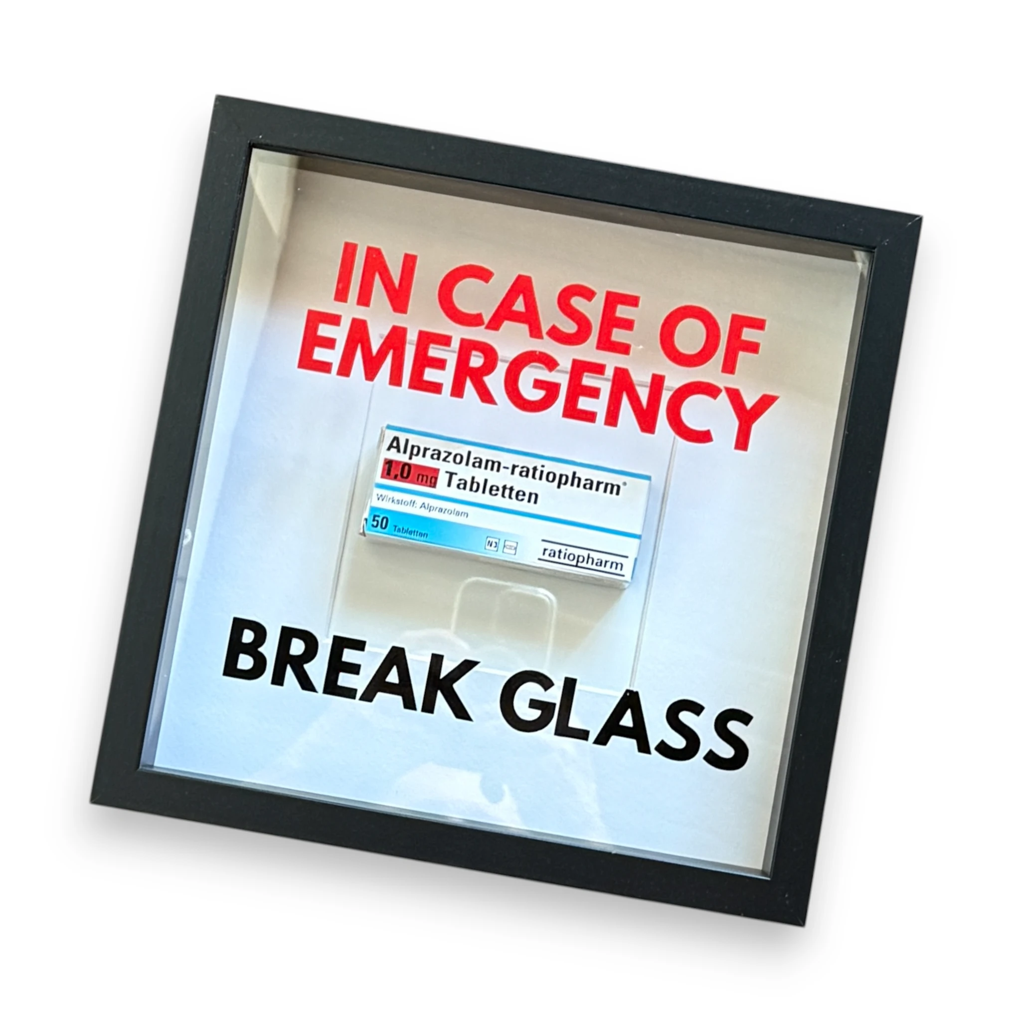 "In Case of Emergency Break Glass" – Wandbild mit leerer Umverpackung "Alprazolam" schwarz -  from DieBallerei