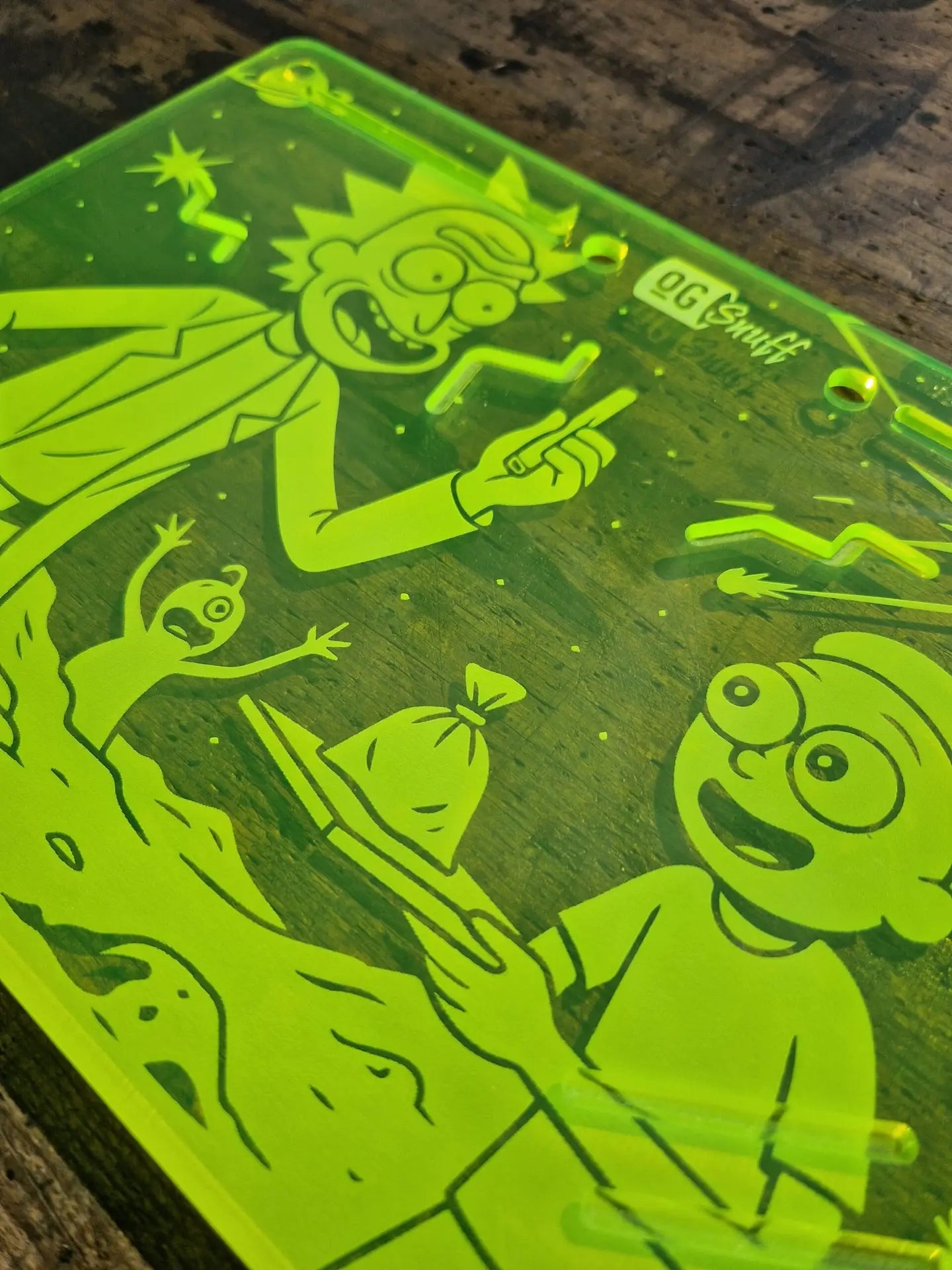 OG SNUFF – Rick & Snorty Snuff Board – auffälliges Cartoon-Design mit praktischen Vertiefungen