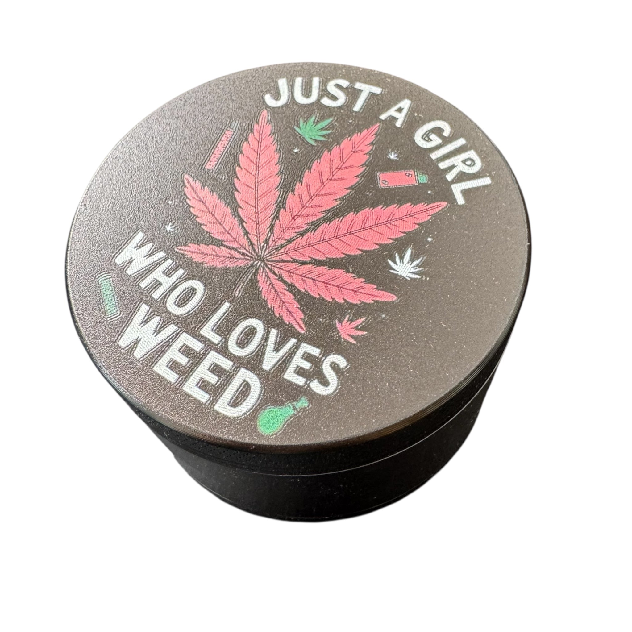 XXL Just a Girl Who Loves Weed – 63 mm Grinder (4-teilig)