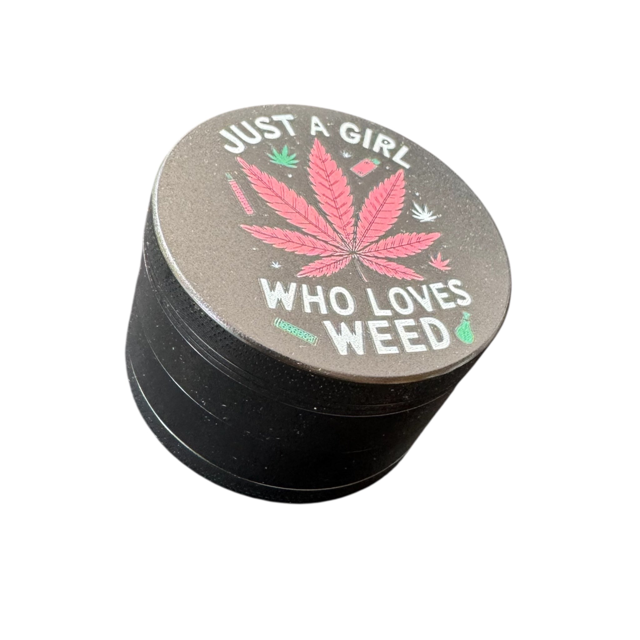 XXL Just a Girl Who Loves Weed – 63 mm Grinder (4-teilig)