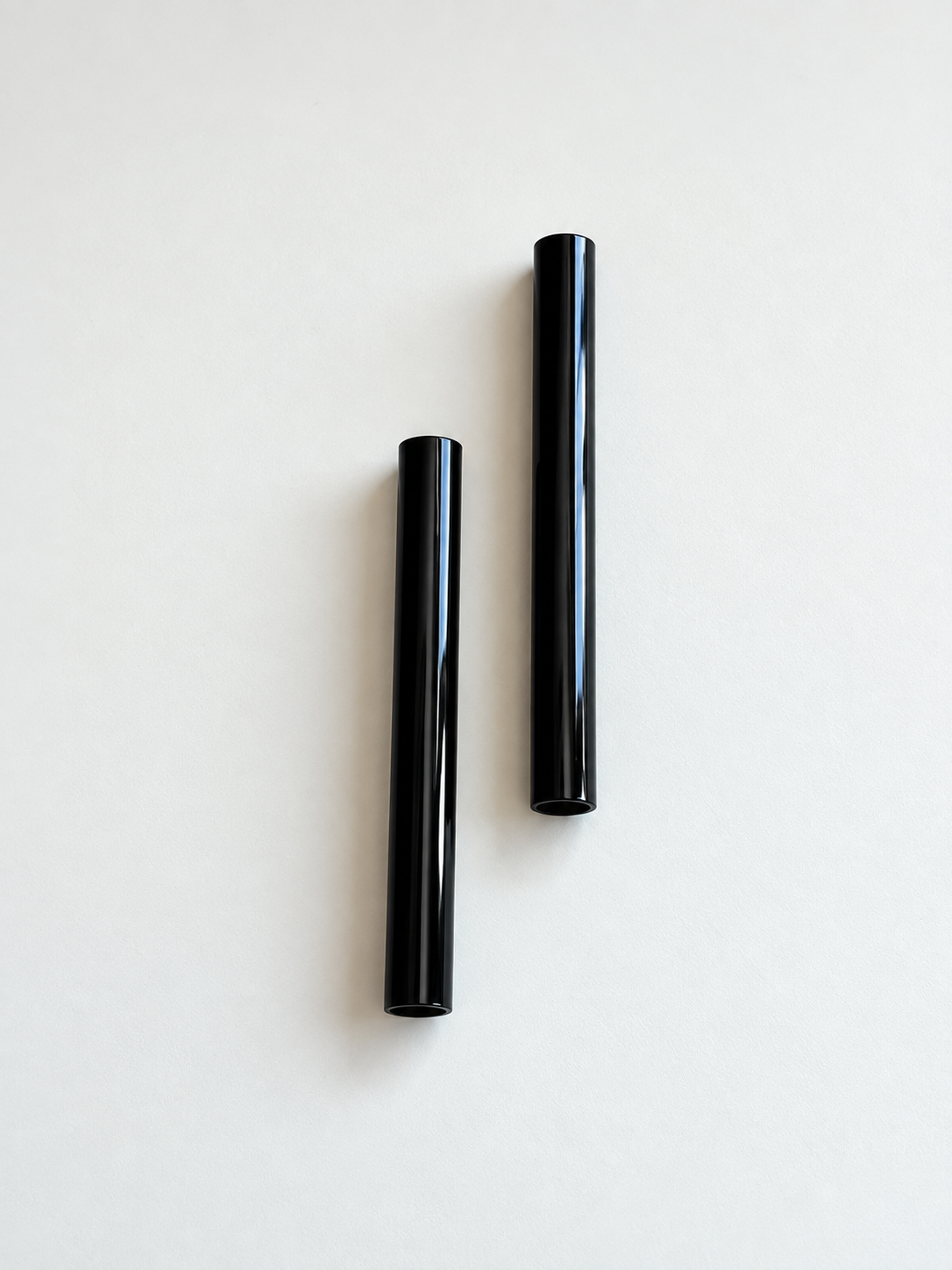 detailansicht.jpg
Detailansicht schwarzer Metall Röhrchen mit glänzender Oberfläche