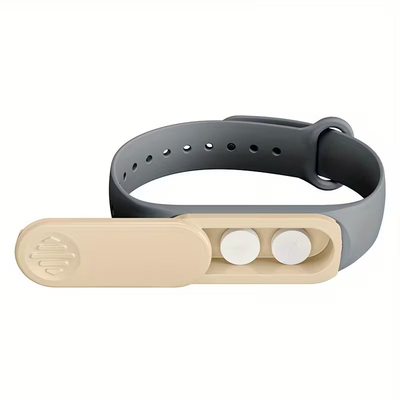 360 Grad drehbare Medikamentenbox im Armband-Design zur diskreten Aufbewahrung von Tabletten und kleinen Gegenständen am Handgelenk