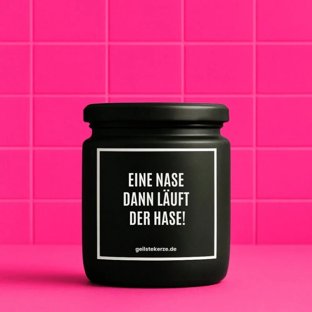 Duftkerze „EINE NASE DANN LÄUFT DER HASE!“ von geilstekerze – Ansicht 1