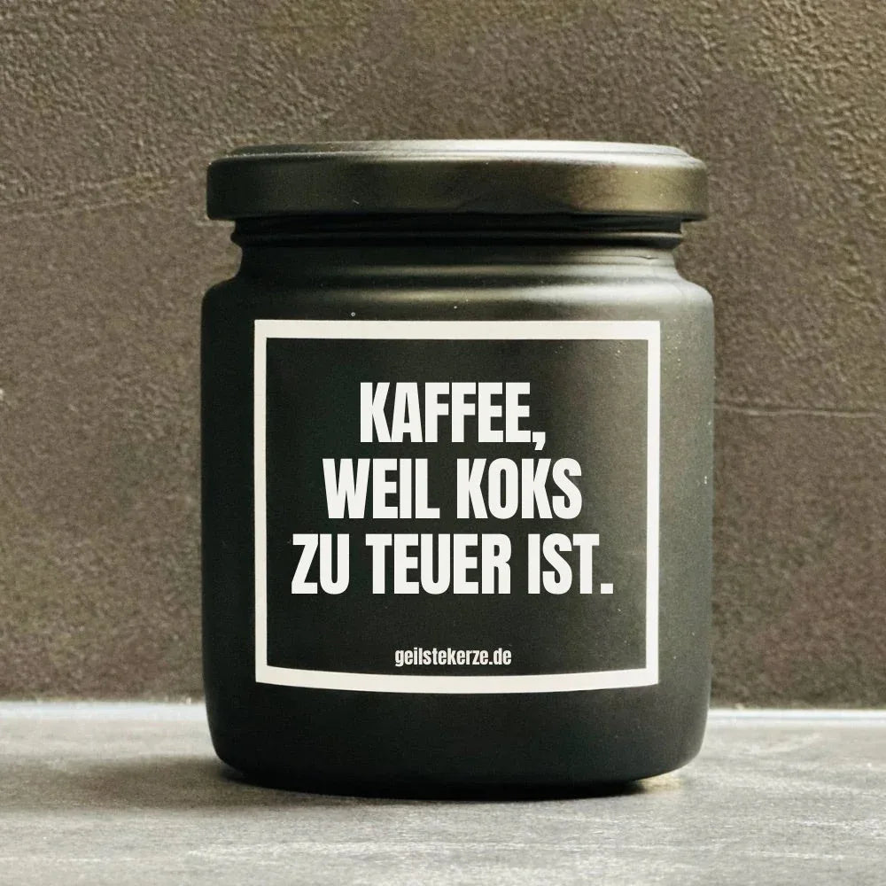 Duftkerze „KAFFEE WEIL KOKS ZU TEUER IST“ von geilstekerze – Ansicht 3