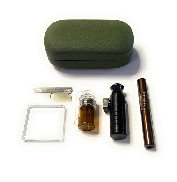 SET Olivgrün Sniff Snuff Sniffer Schnupf Spender Dispenser (Röhrchen, Mini-Glasplatte, Spender mit Löffel, Dosierer, Klinge) in Hard Case