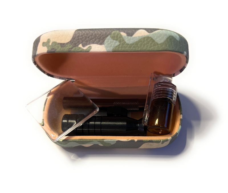 SET Camouflage Sniff Snuff Sniffer Schnupf Spender Dispenser (Röhrchen, Mini-Glasplatte, Spender mit Löffel, Dosierer, Klinge) in Hard Case