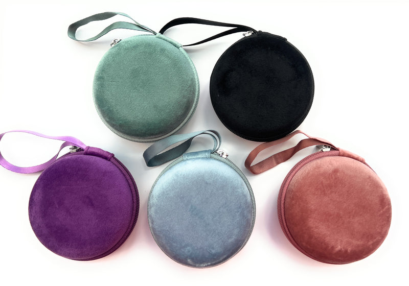 SET velvet in different colors (2 x aluminum tubes, 2 x dispenser with spoon, 4 capsules) in hard case